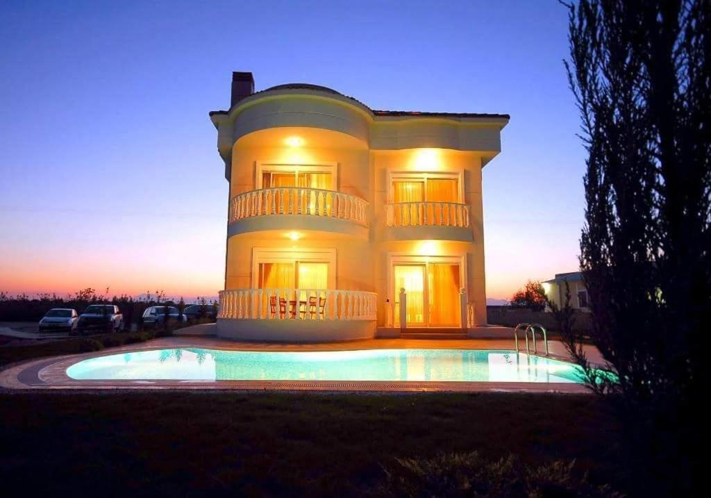 Villa photo 1