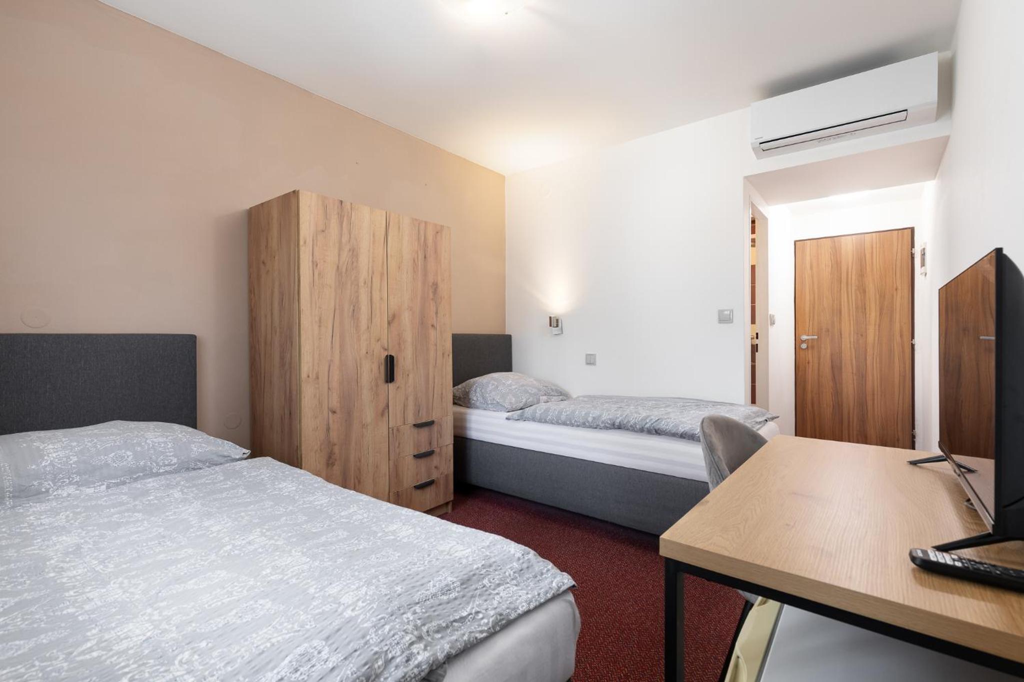 Economy Twin Room photo 2