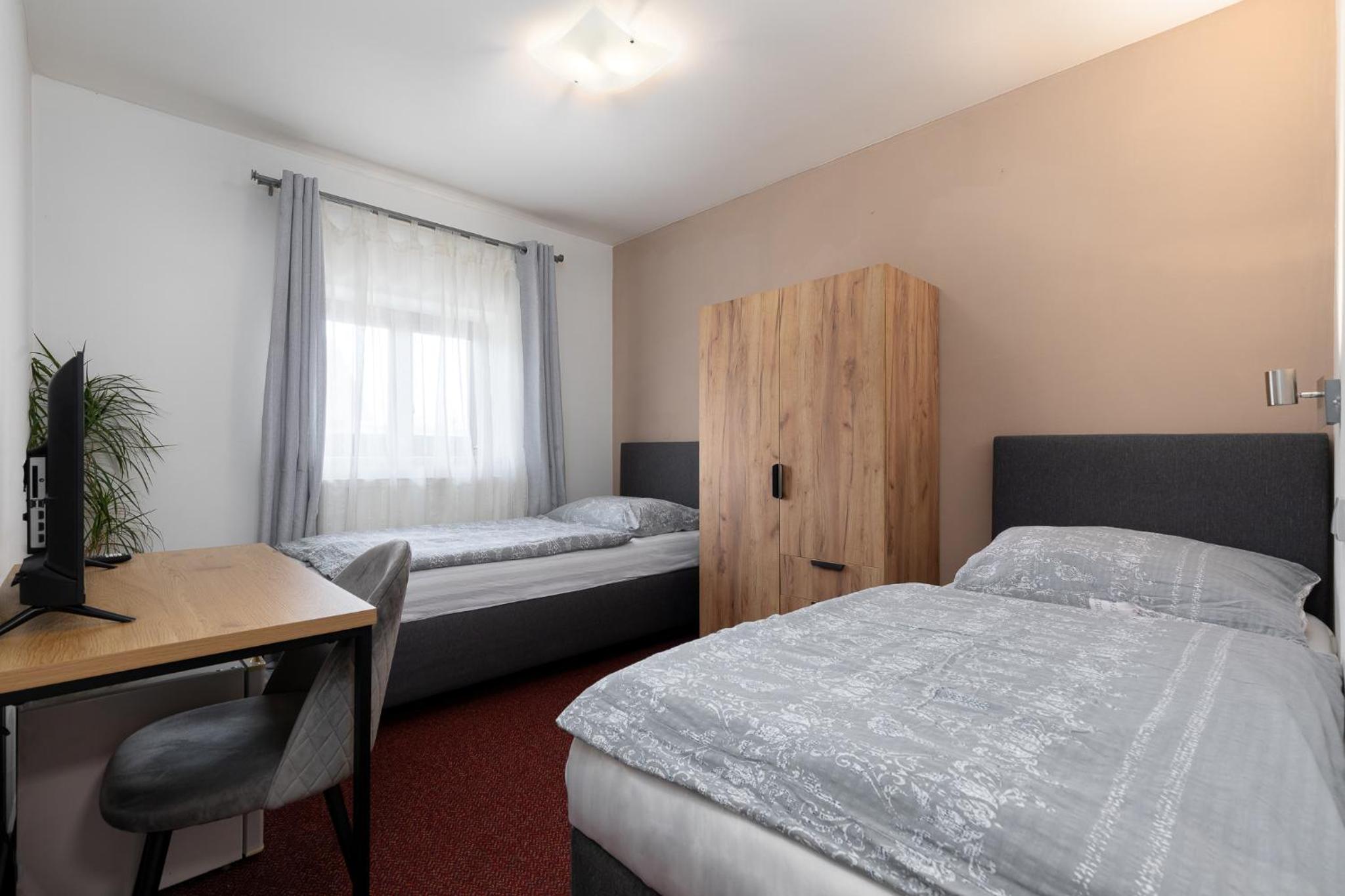 Economy Twin Room photo 3