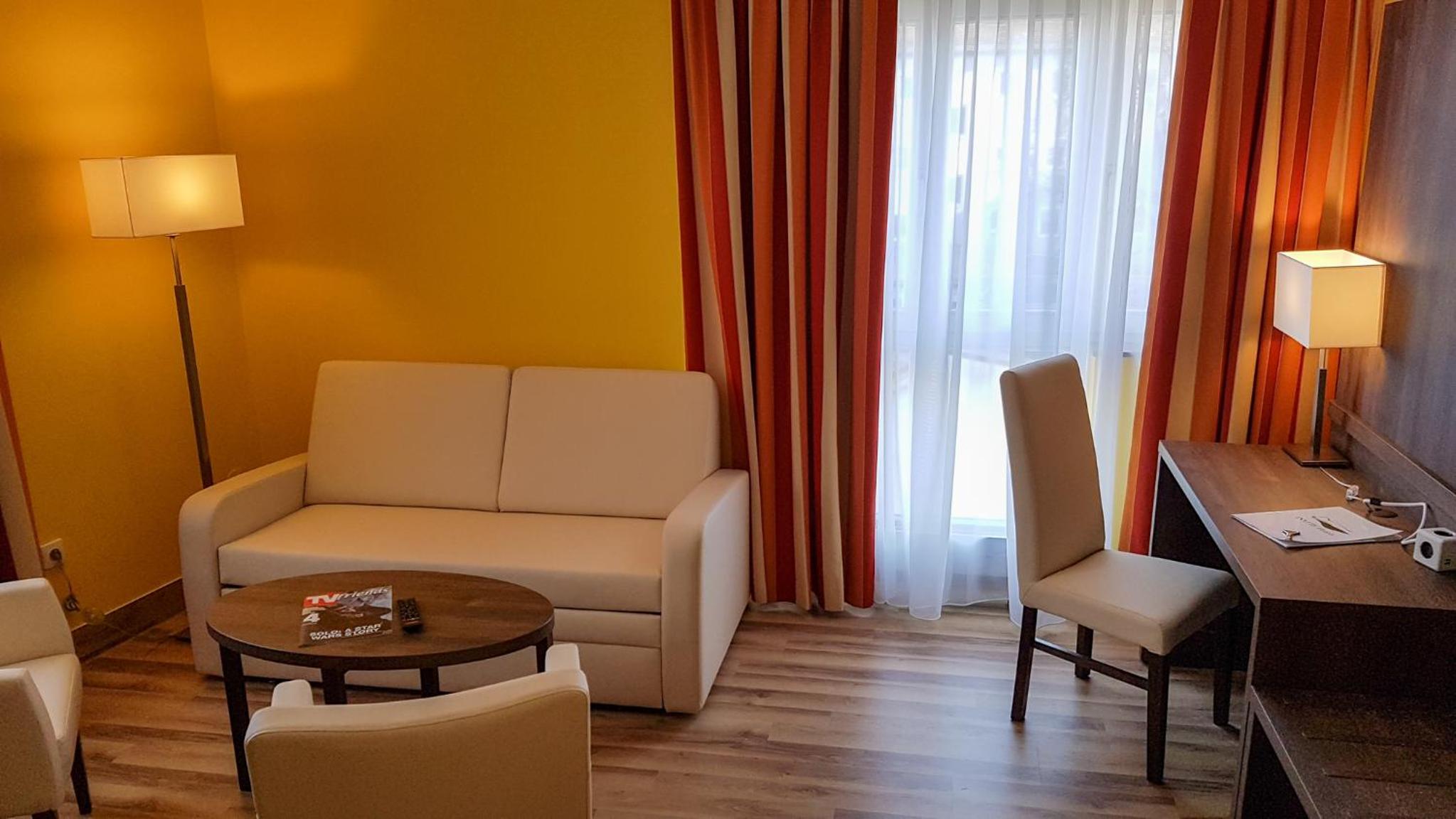 Family Room photo 3