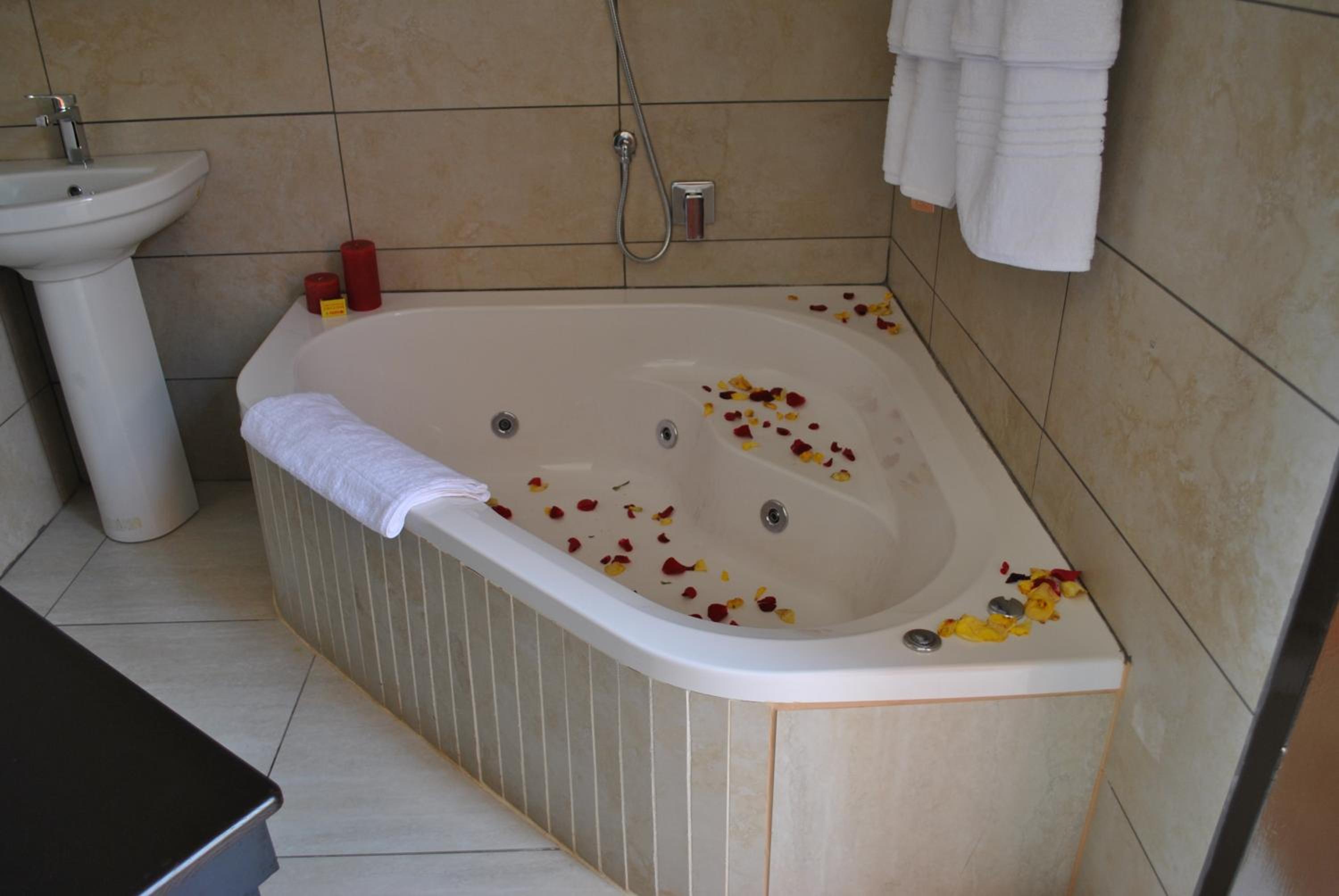 Deluxe Queen Room - Photo 4