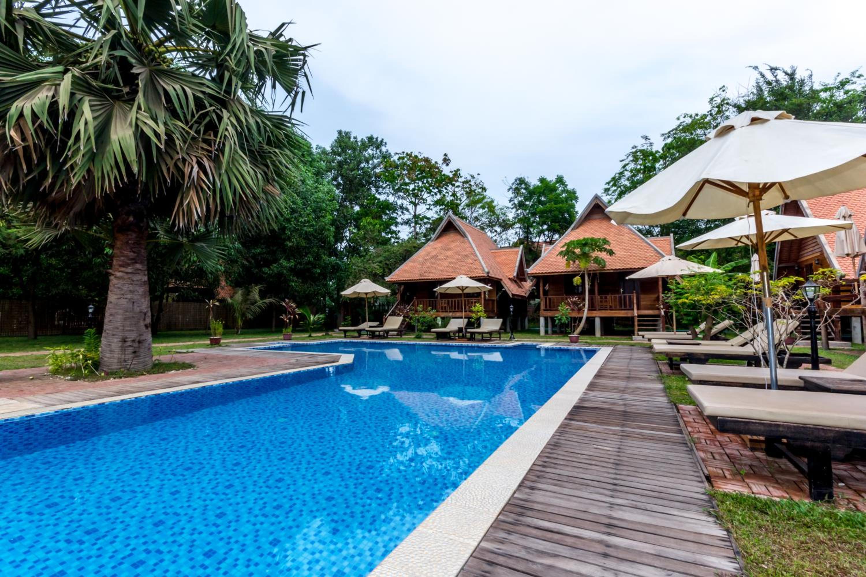 Deluxe Triple Room with Balcony - Free Pickup photo 1