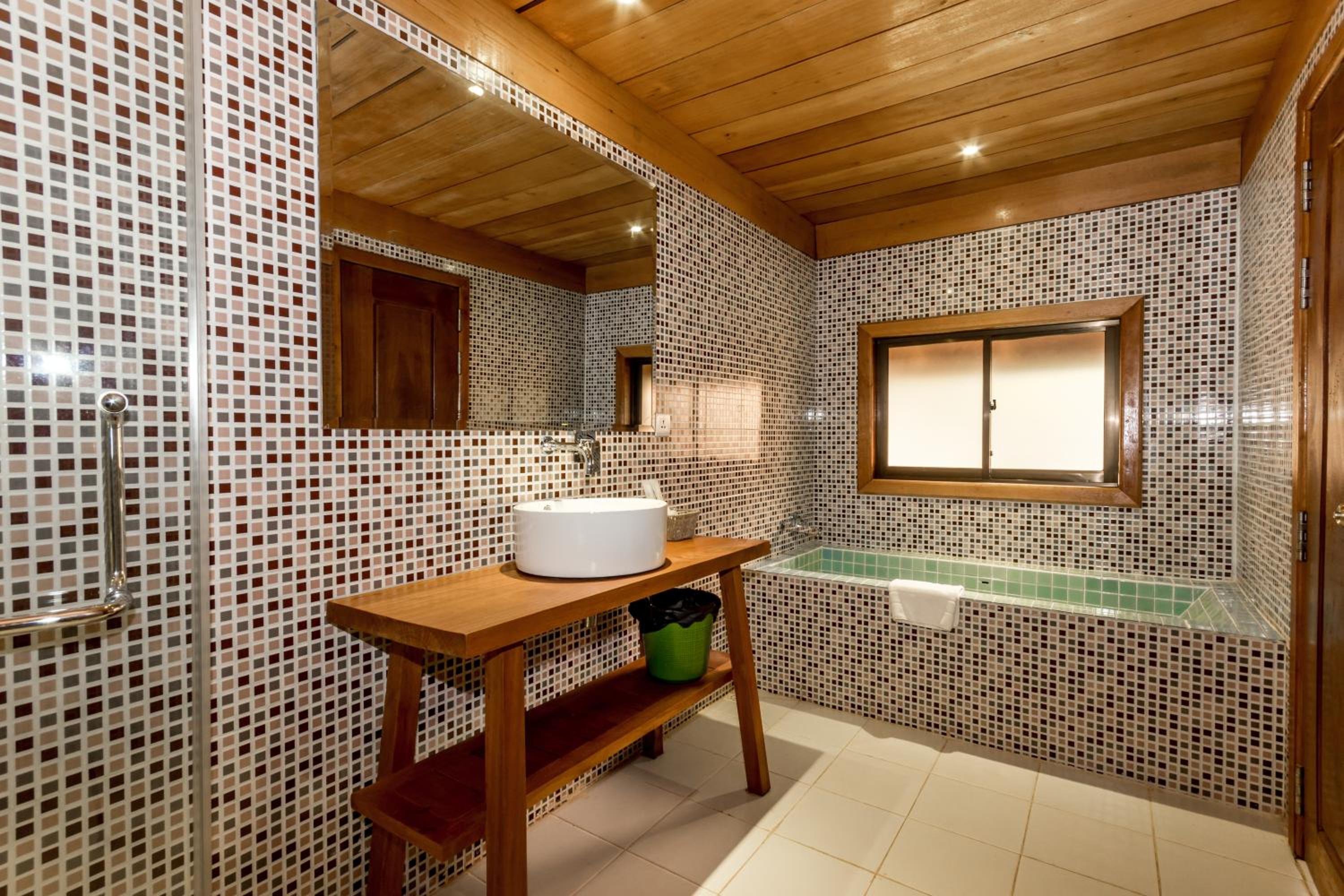 Deluxe Triple Room with Balcony - Free Pickup photo 3