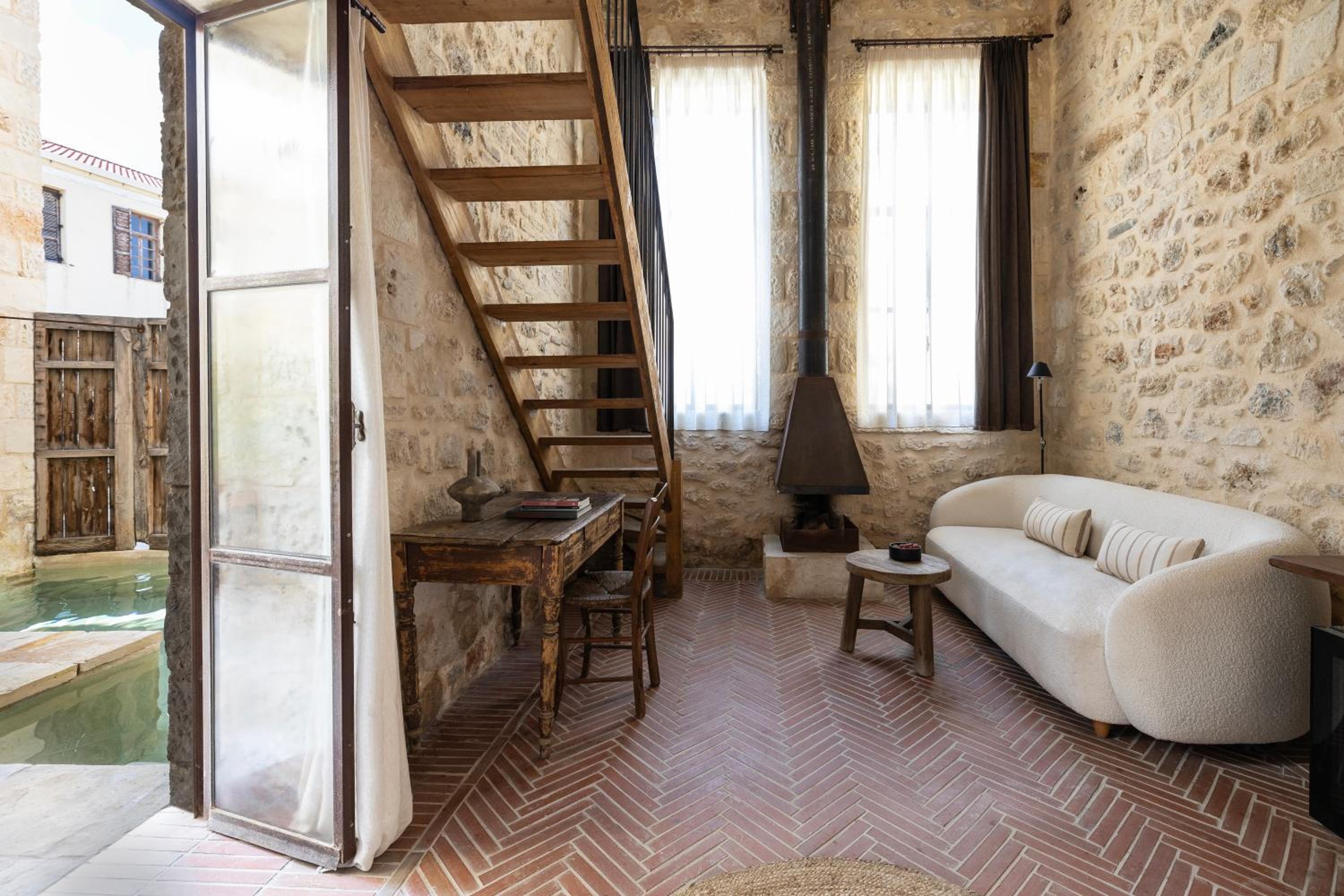 Suite with Private Heated Pool – Swim Up