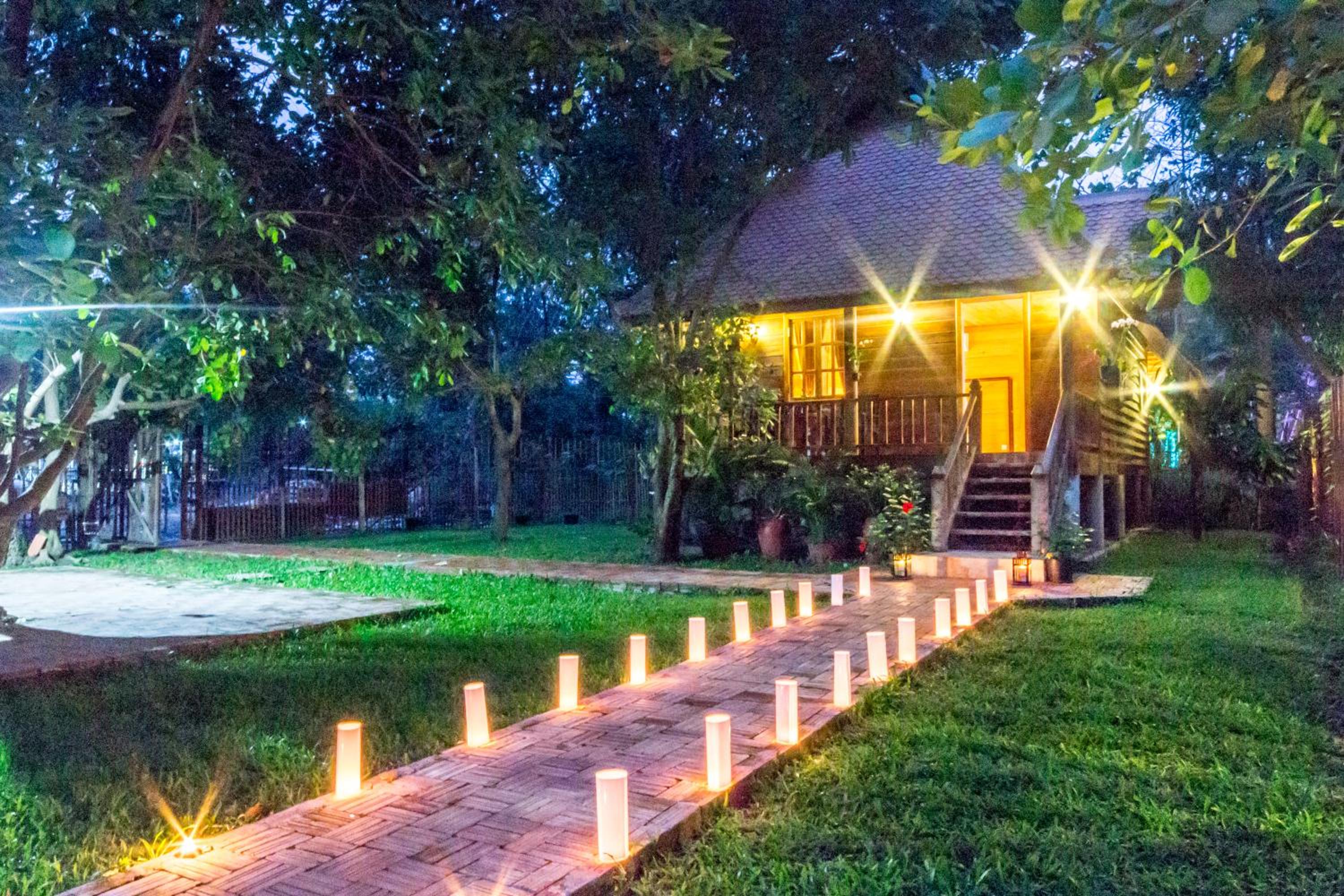 Honeymoon Bungalow - Free Pickup photo 1