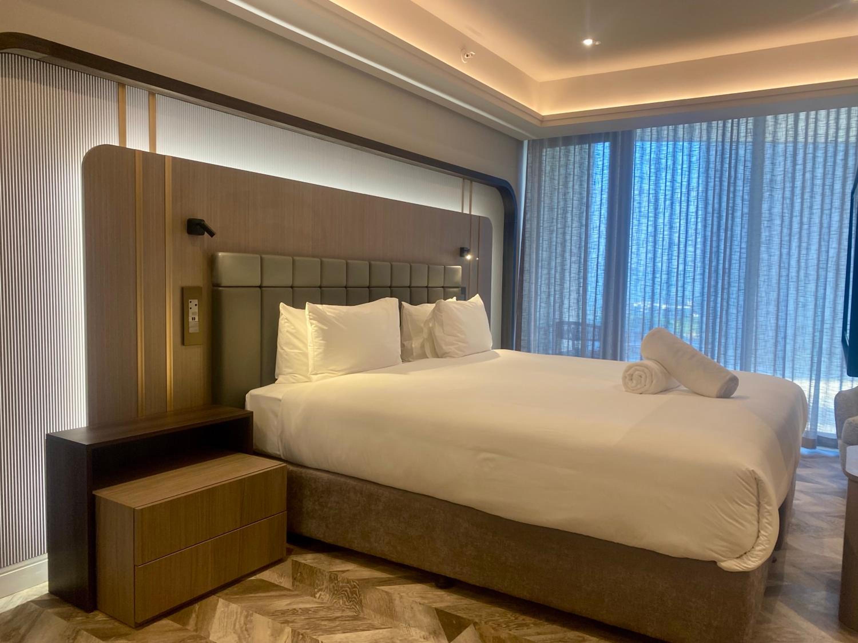 Superior King Suite photo 2