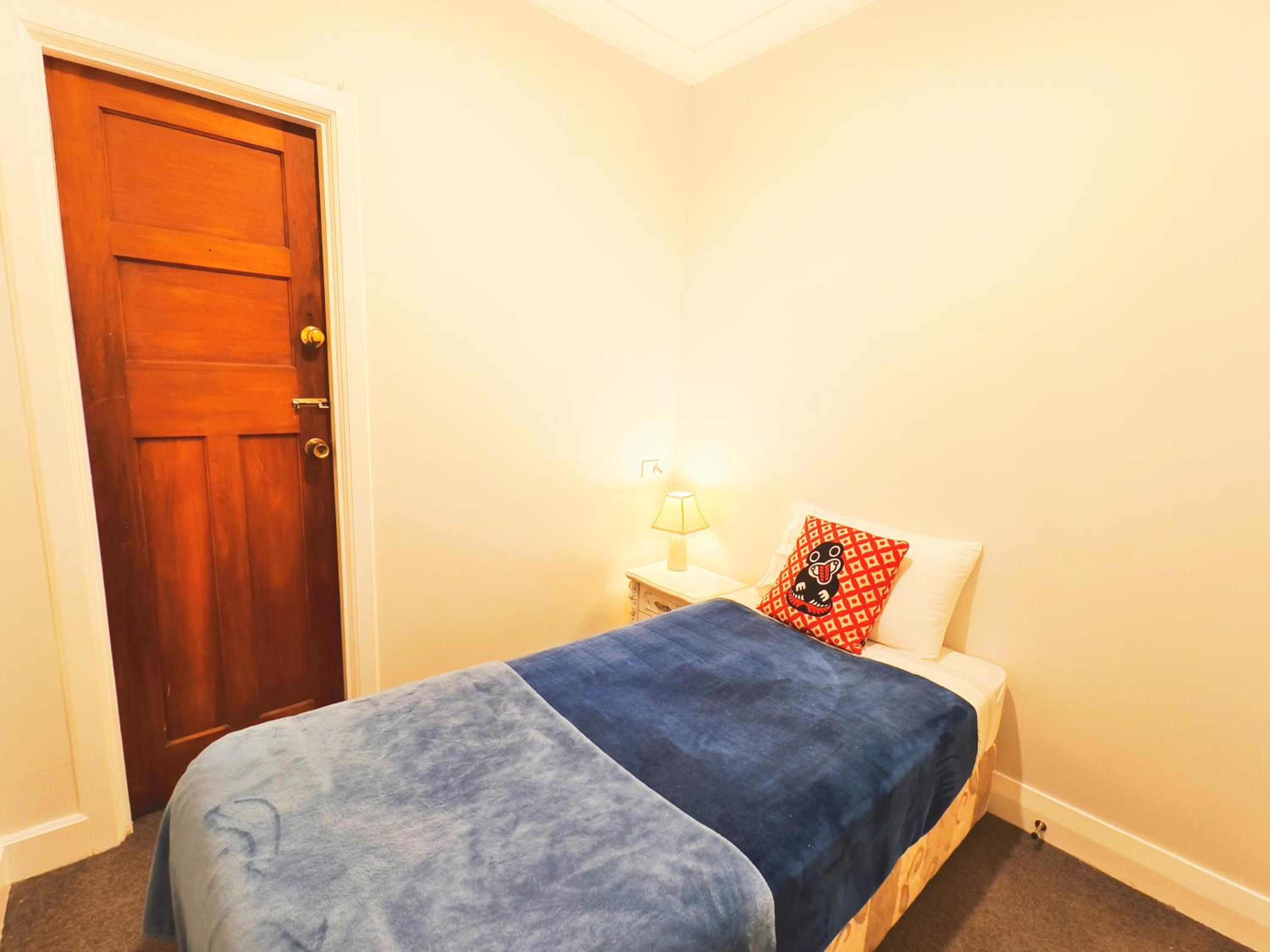 Room B with Shared Kitchen and Dining Area photo 2