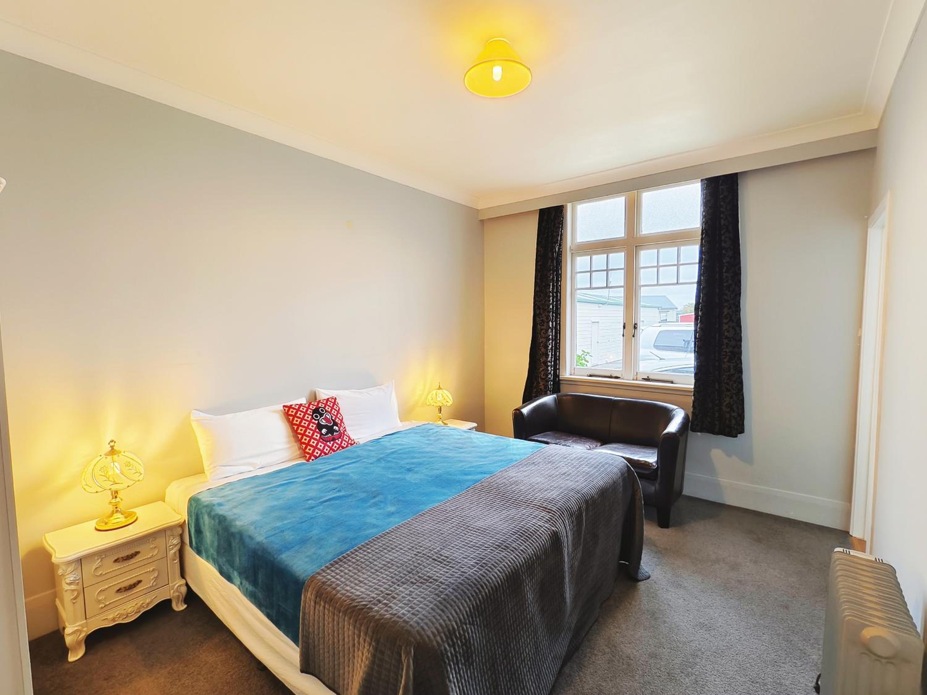 Room B with Shared Kitchen and Dining Area photo 3