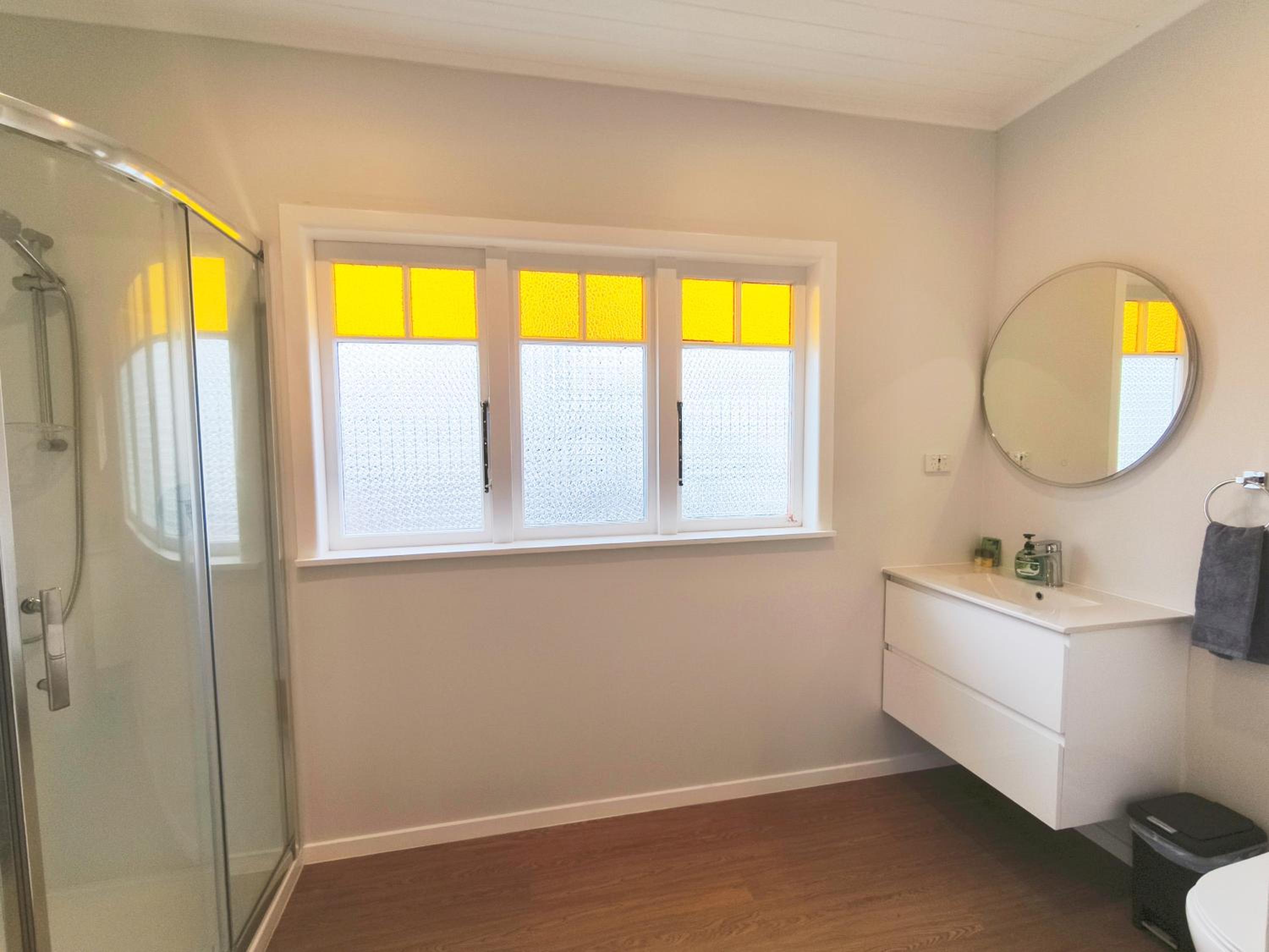 Room C with Shared Kitchen and Dining Area photo 2