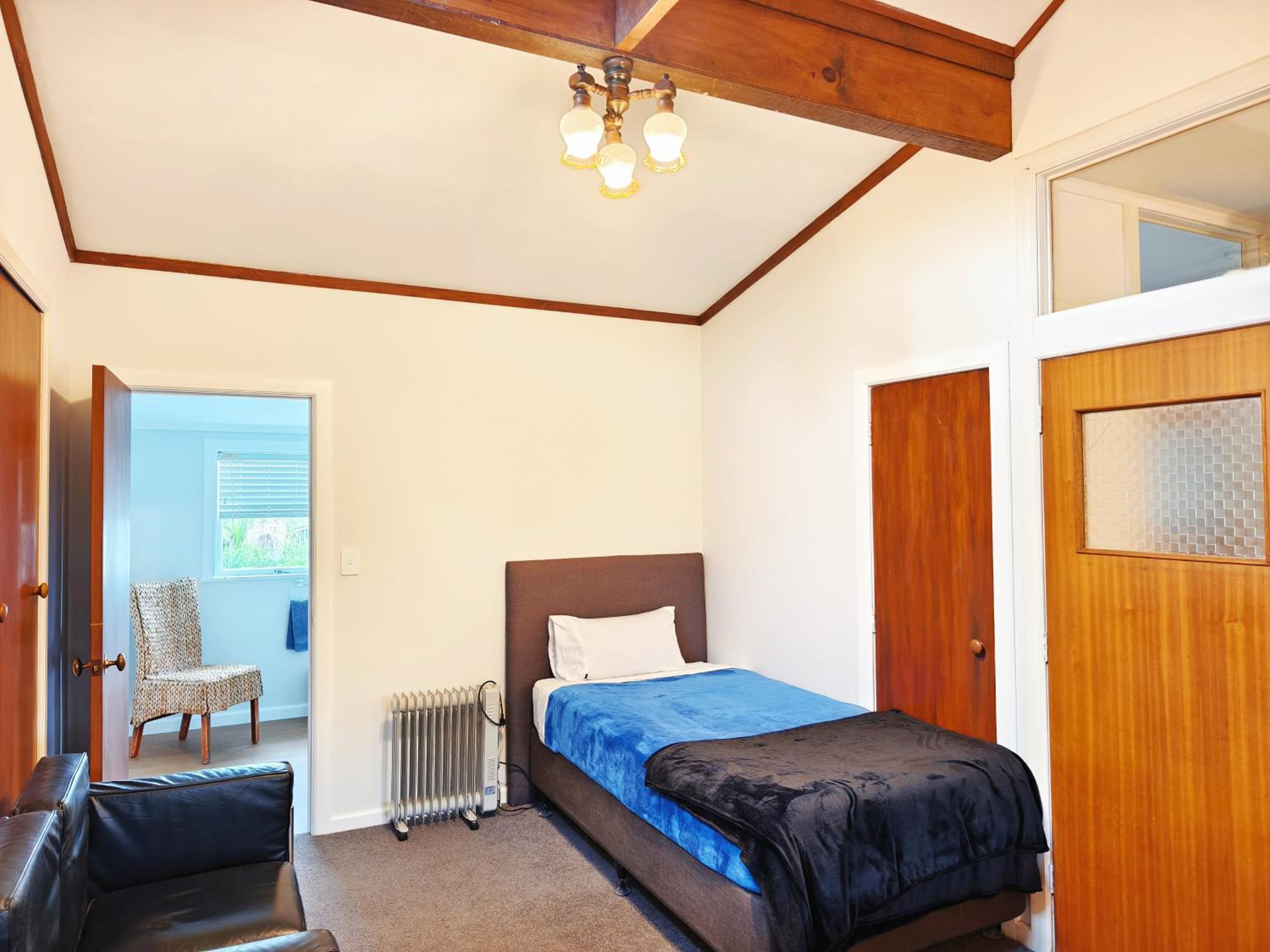 Room E with Shared Kitchen and Dining Area