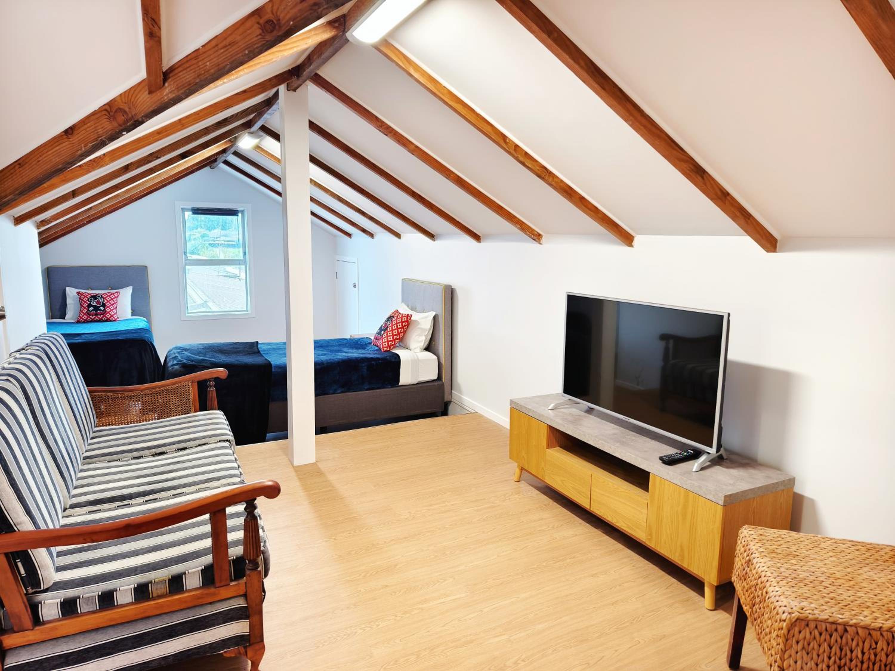 Room F with Shared Kitchen and Dining Area
