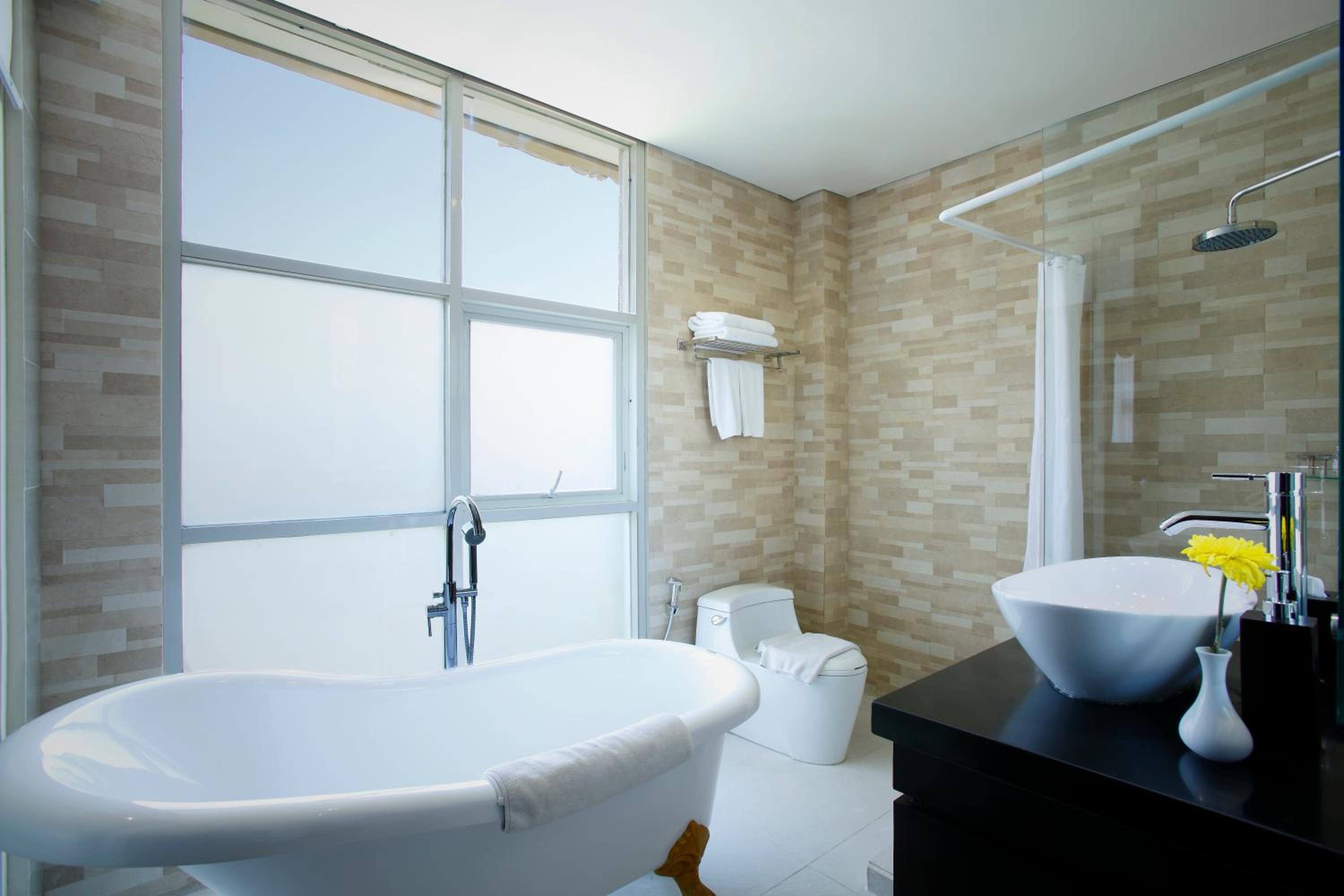 Suite Room - Photo 3