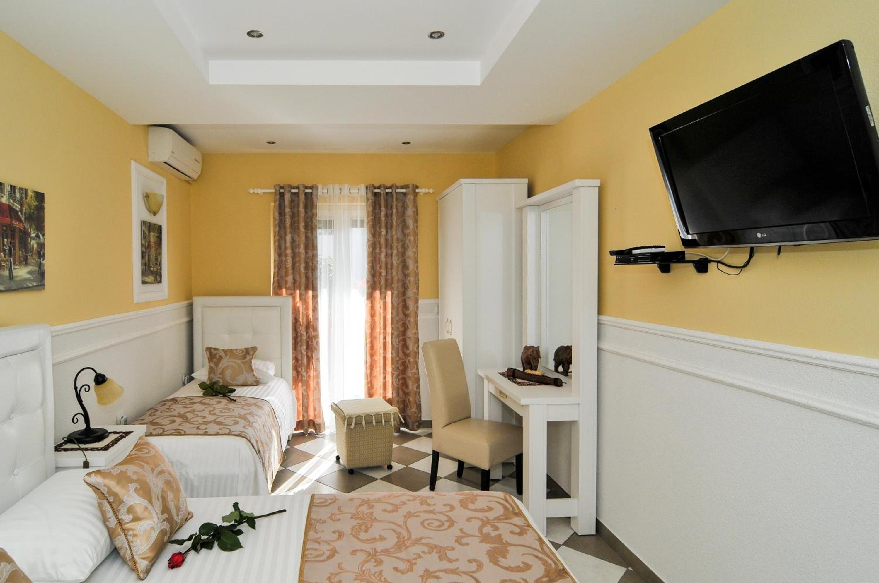 One-Bedroom Apartment with Terrace