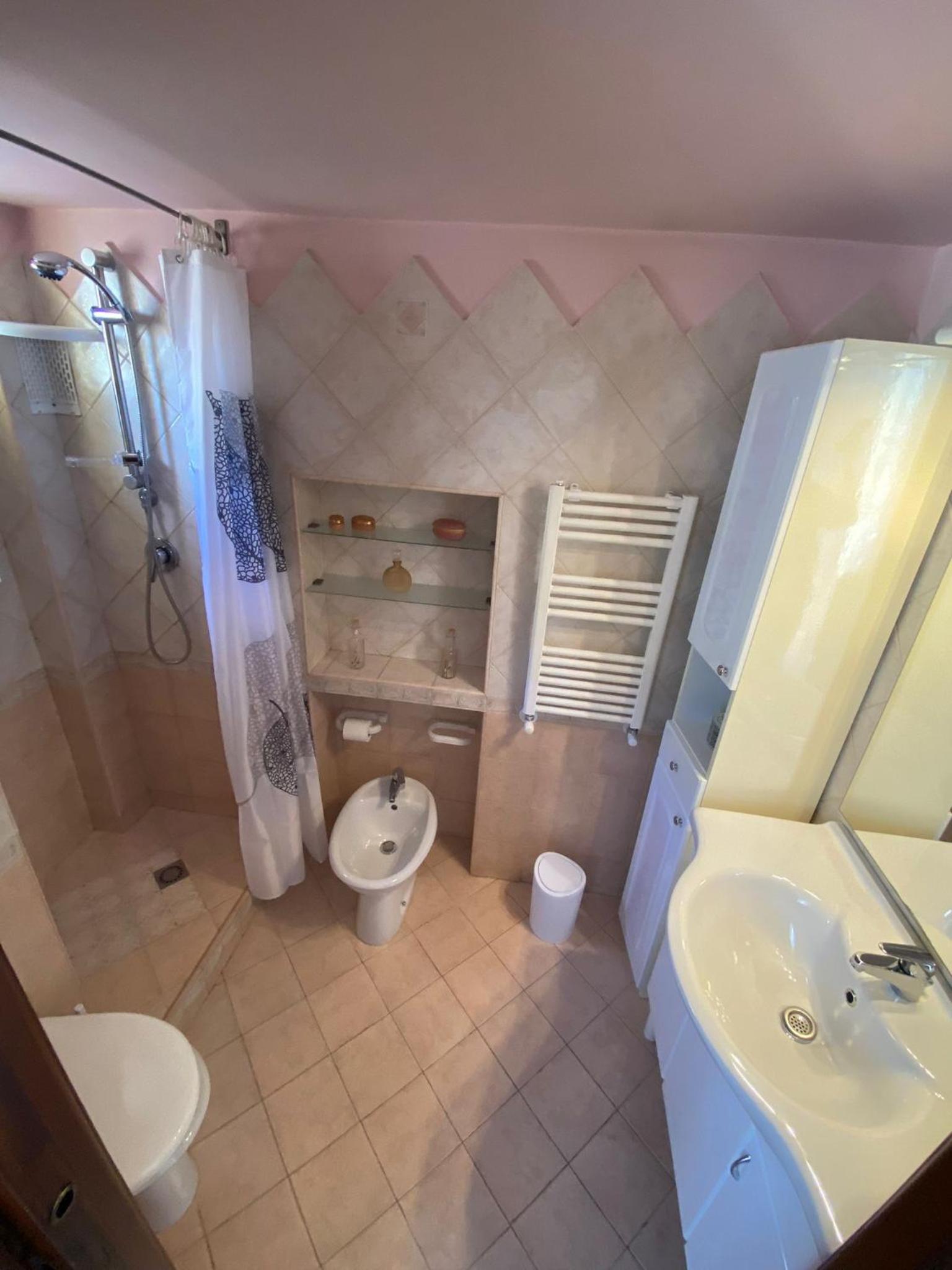 One Bedroom Apartment with Balcony - Separate Building photo 3