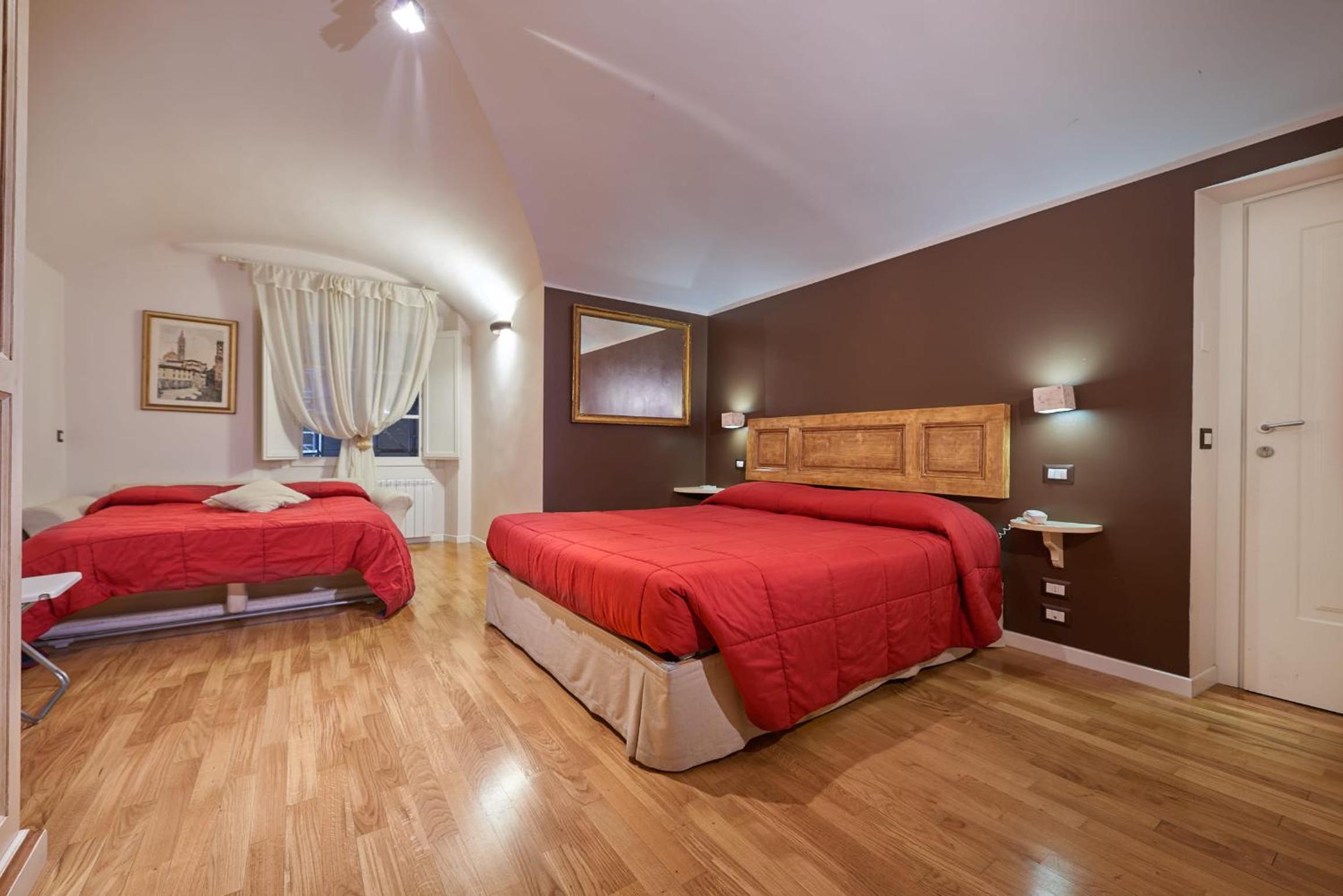 Family Room (2 Adults + 2 Children)