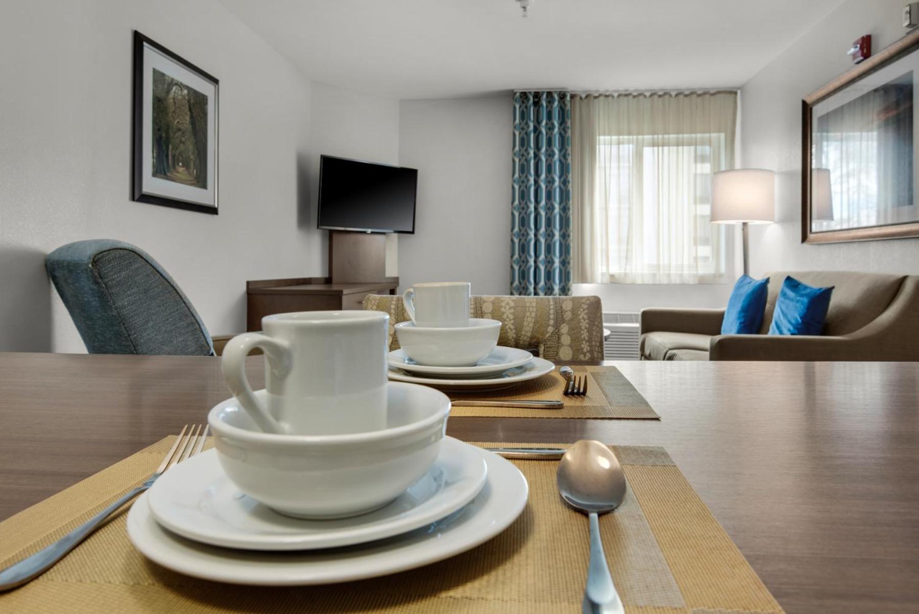 One-Bedroom Queen Suite -Non-Smoking photo 2