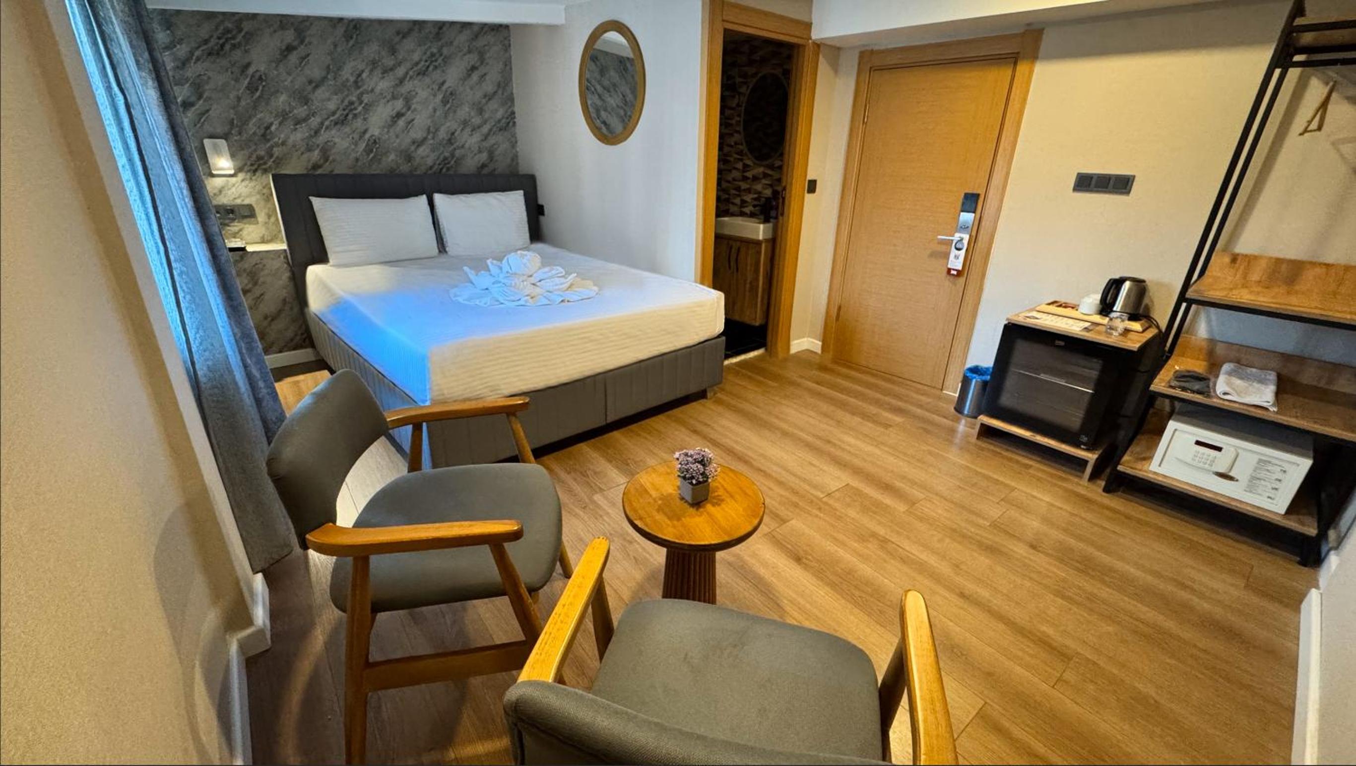 Budget Double Room photo 3
