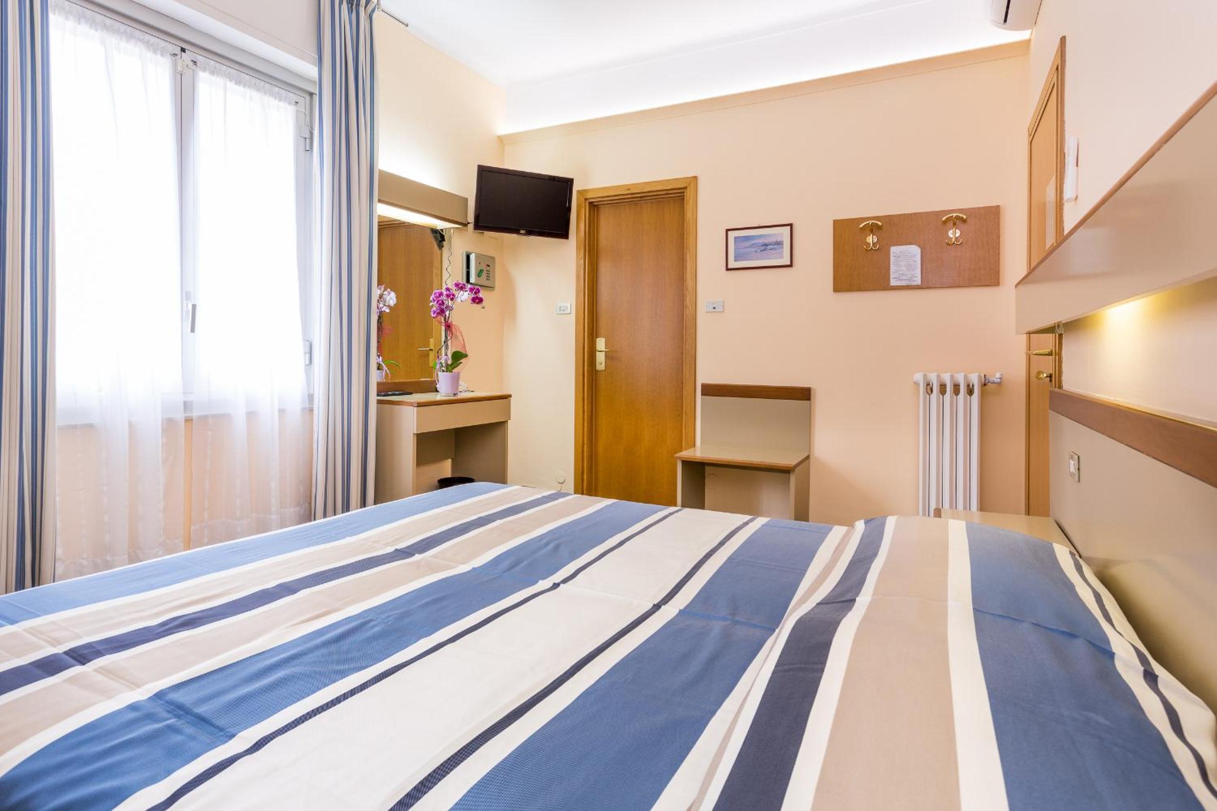 Economy Double Room photo 2