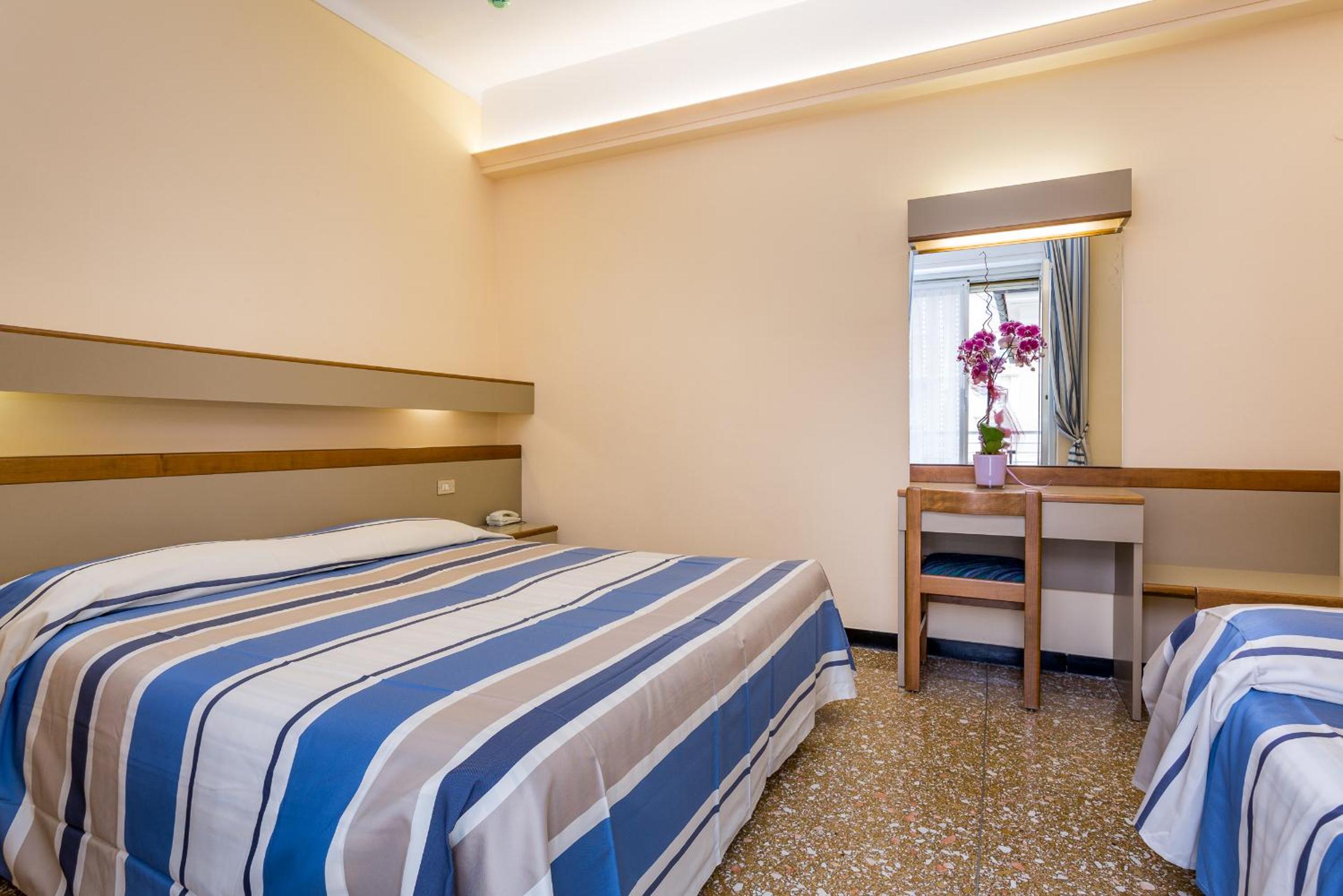 Triple Room with Balcony and Garden View photo 2