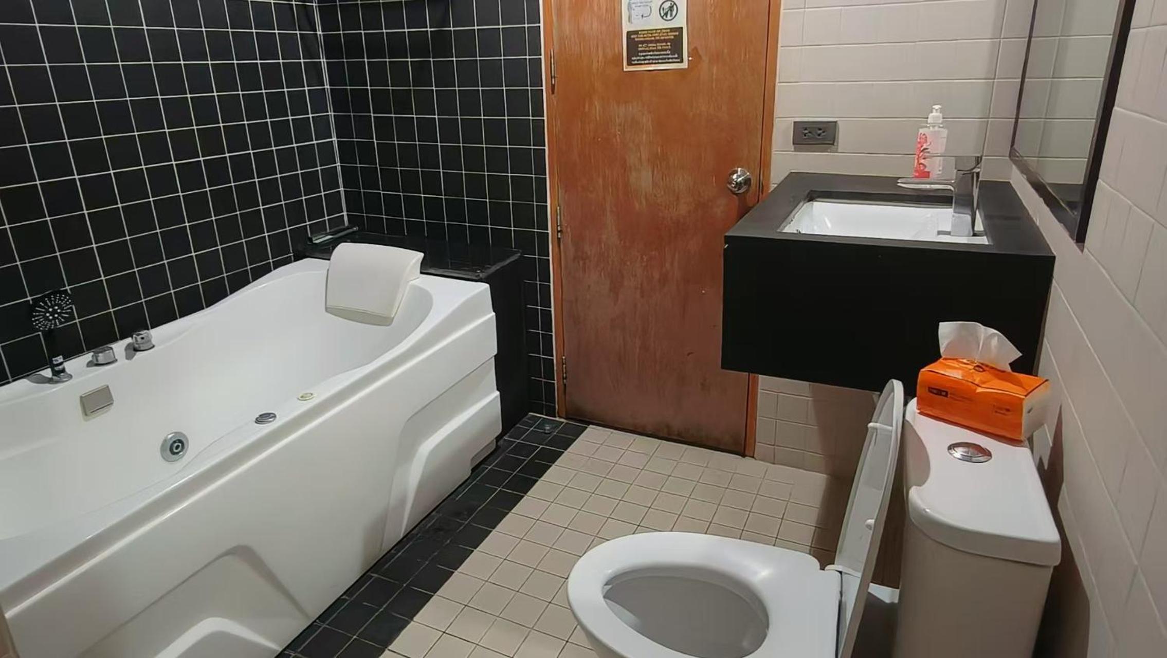 Family Room with Private Bathroom photo 1
