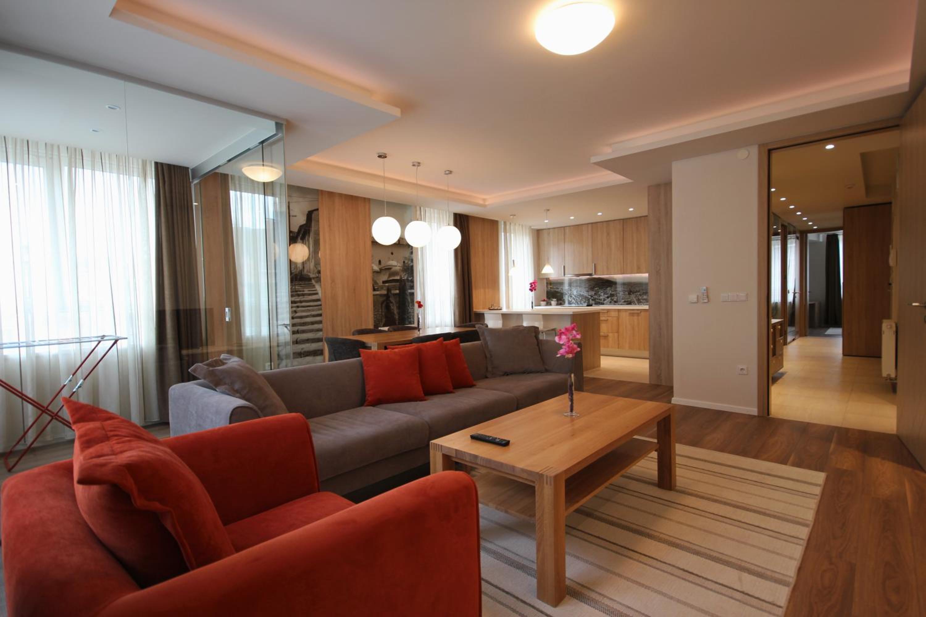 Luxury Three-Bedroom Apartment - Photo 1