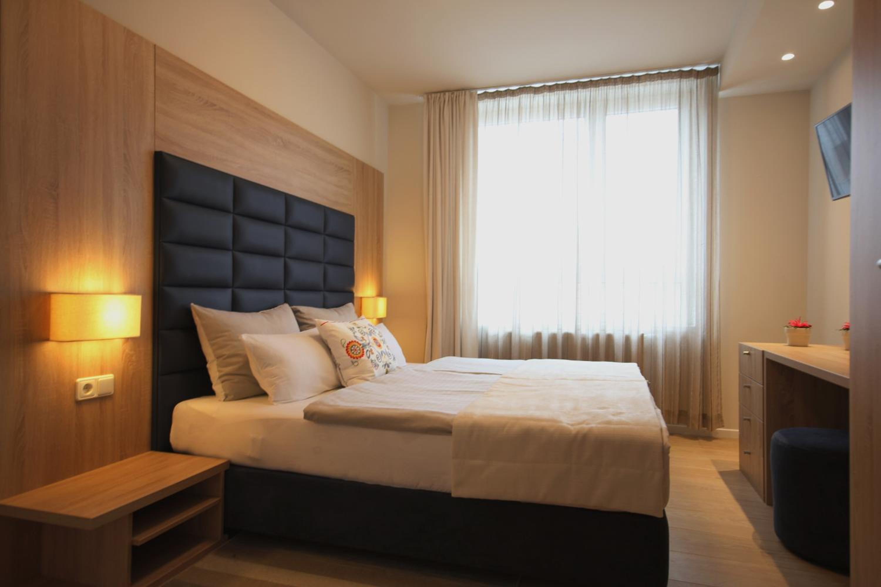 Executive Two-Bedroom Apartment - Photo 11