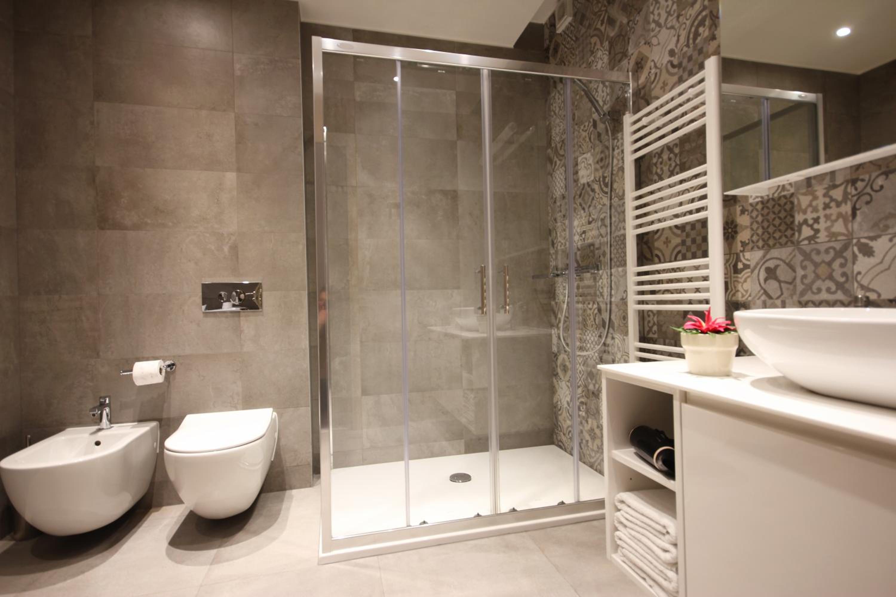 Executive Two-Bedroom Apartment - Photo 14