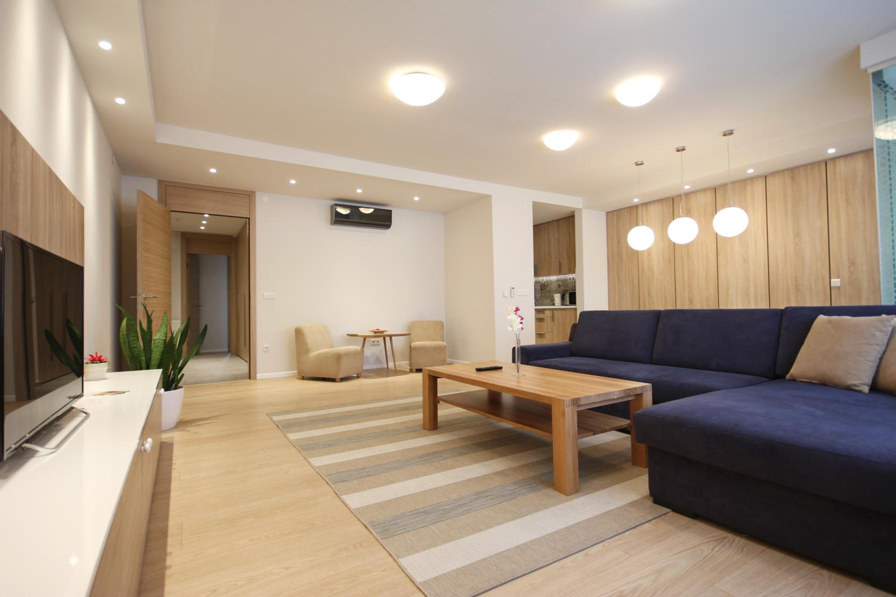 Executive Two-Bedroom Apartment - Photo 8