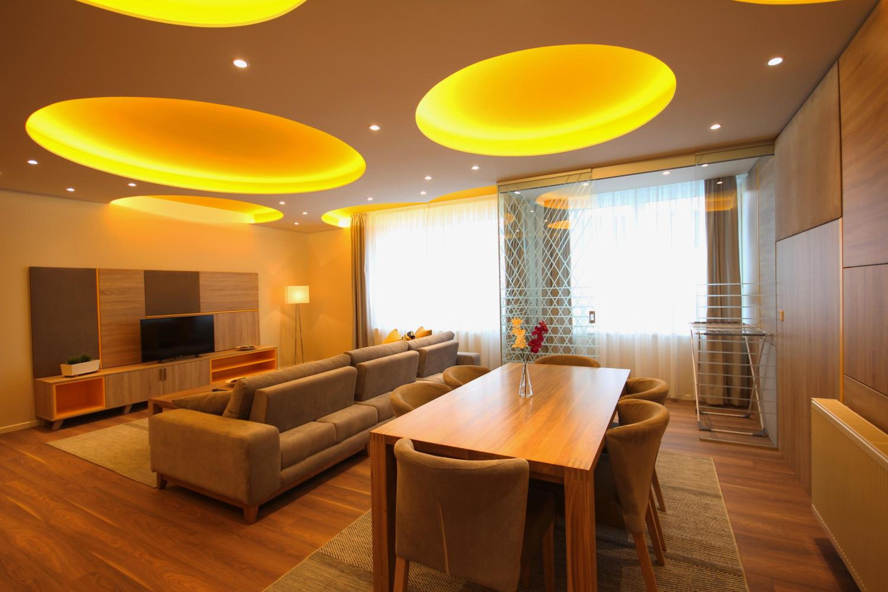 Executive Two-Bedroom Apartment - Photo 3