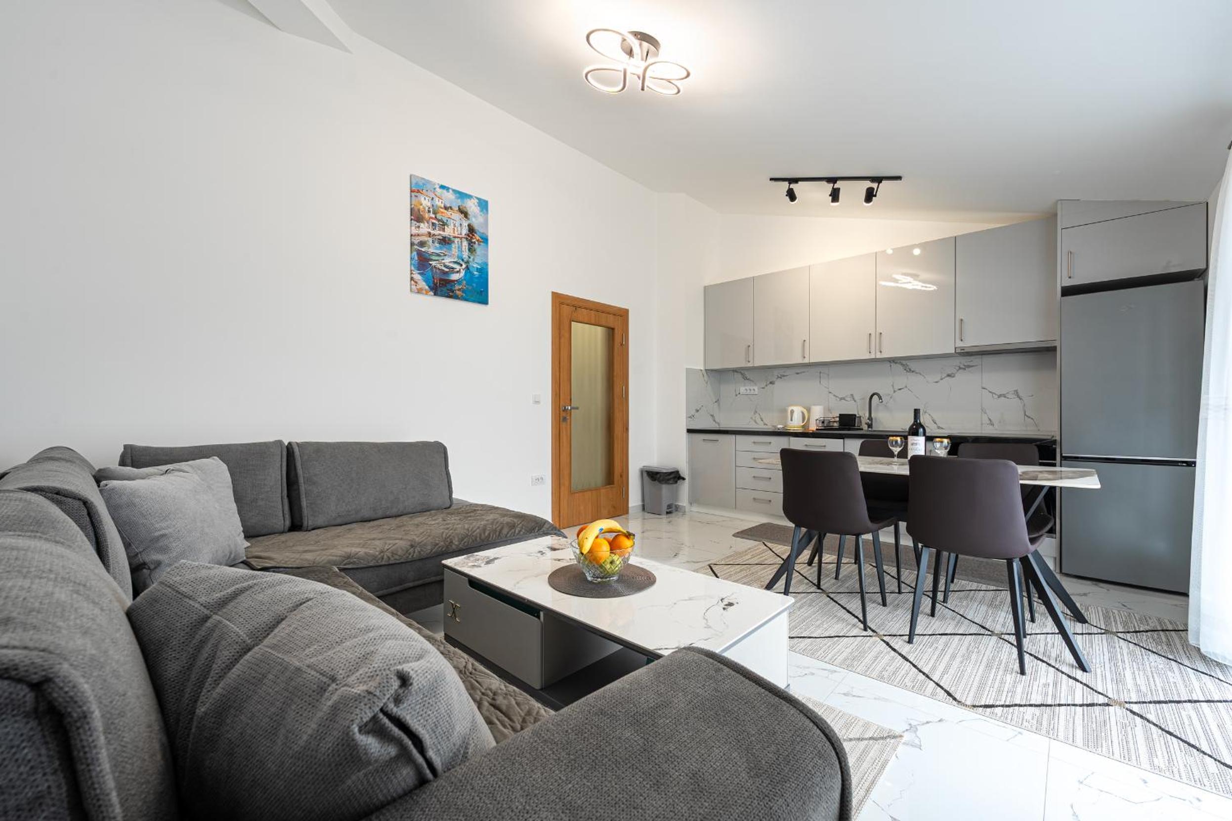 One-Bedroom Apartment with Sea View and Terrace photo 3
