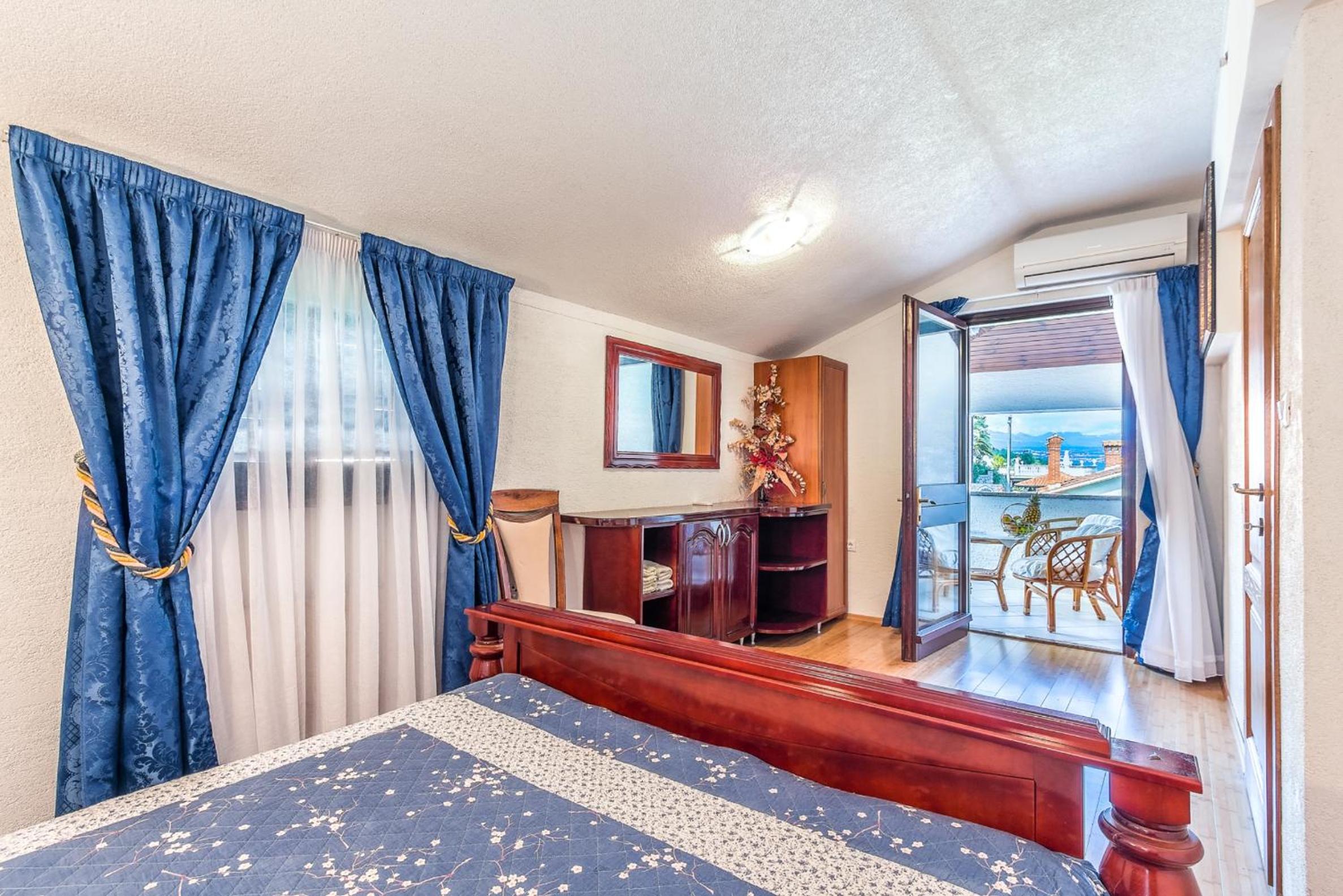Penthouse One-Bedroom Apartment with Sea View photo 3