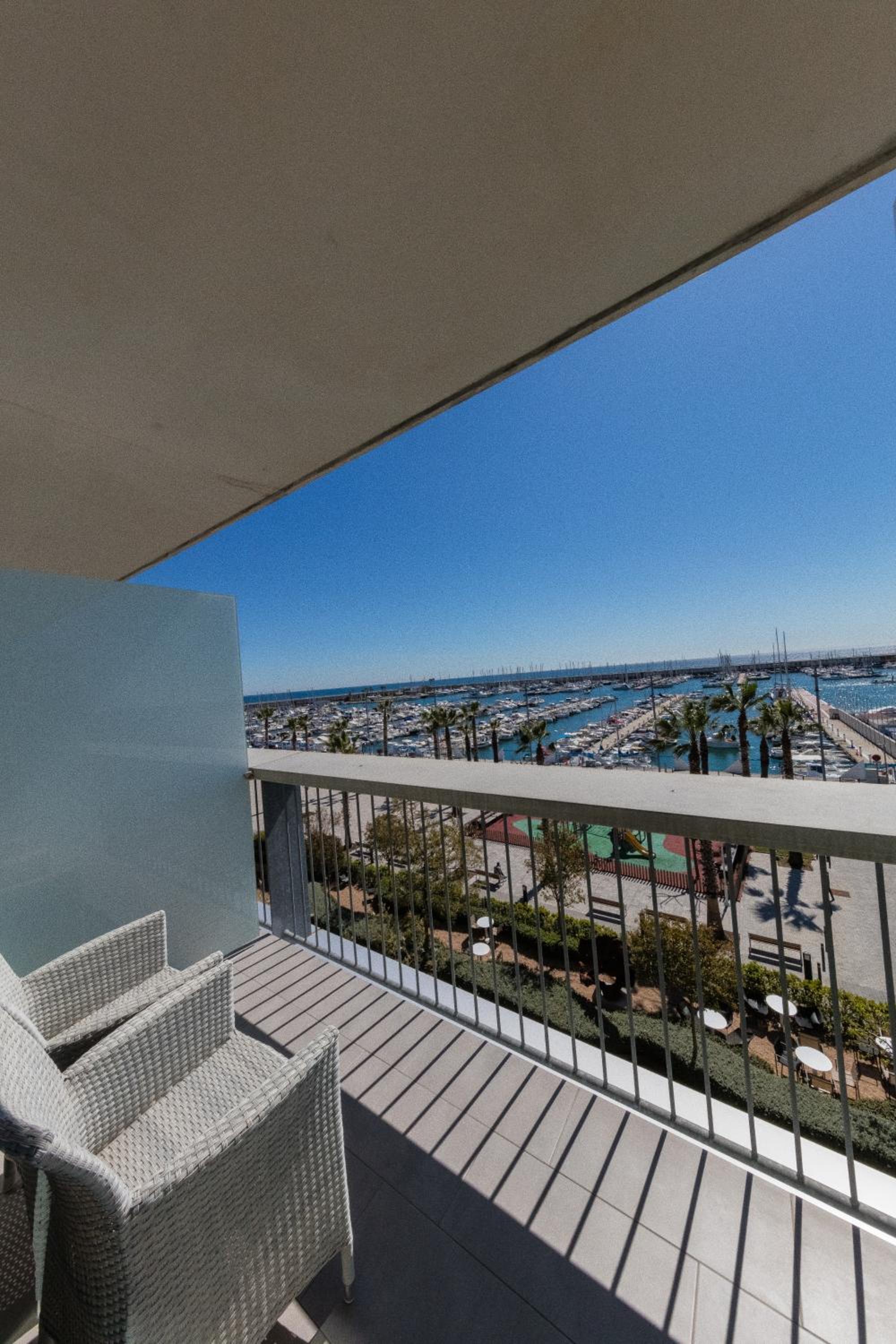 Double or Twin Room with Sea View - Photo 3