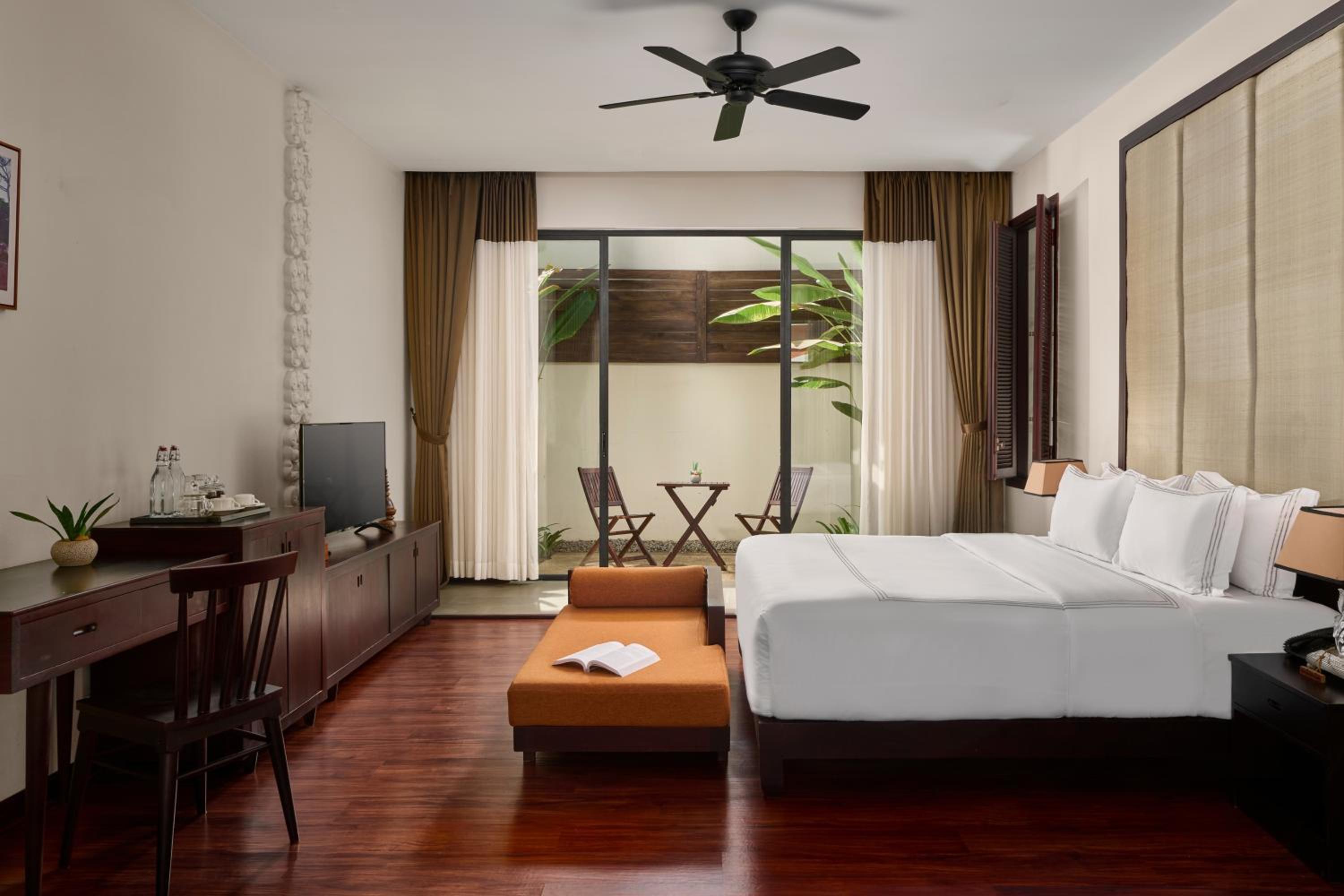 Suite with Pool View - STAY & COOK photo 3