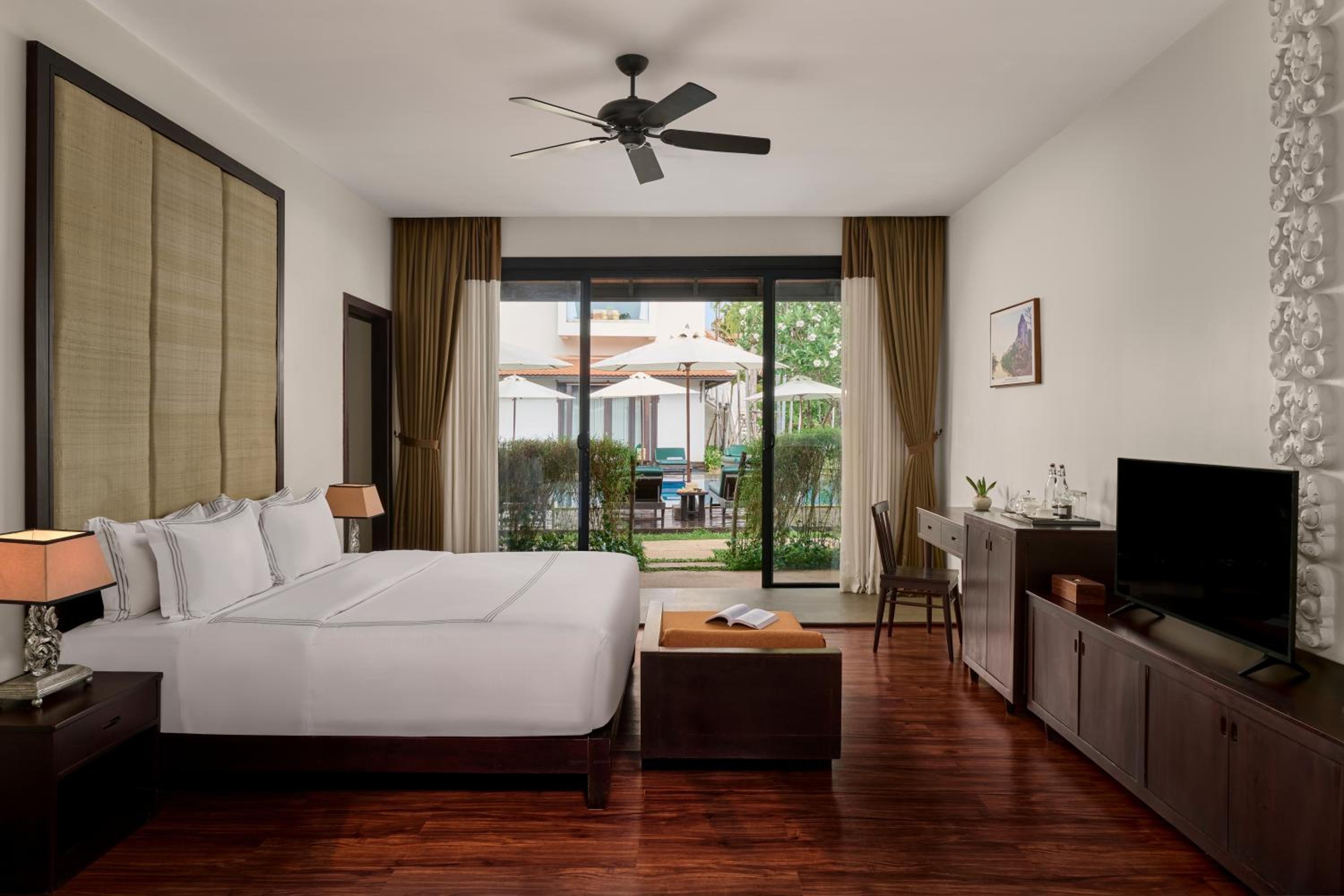 Suite with Pool View - STAY & COOK photo 2