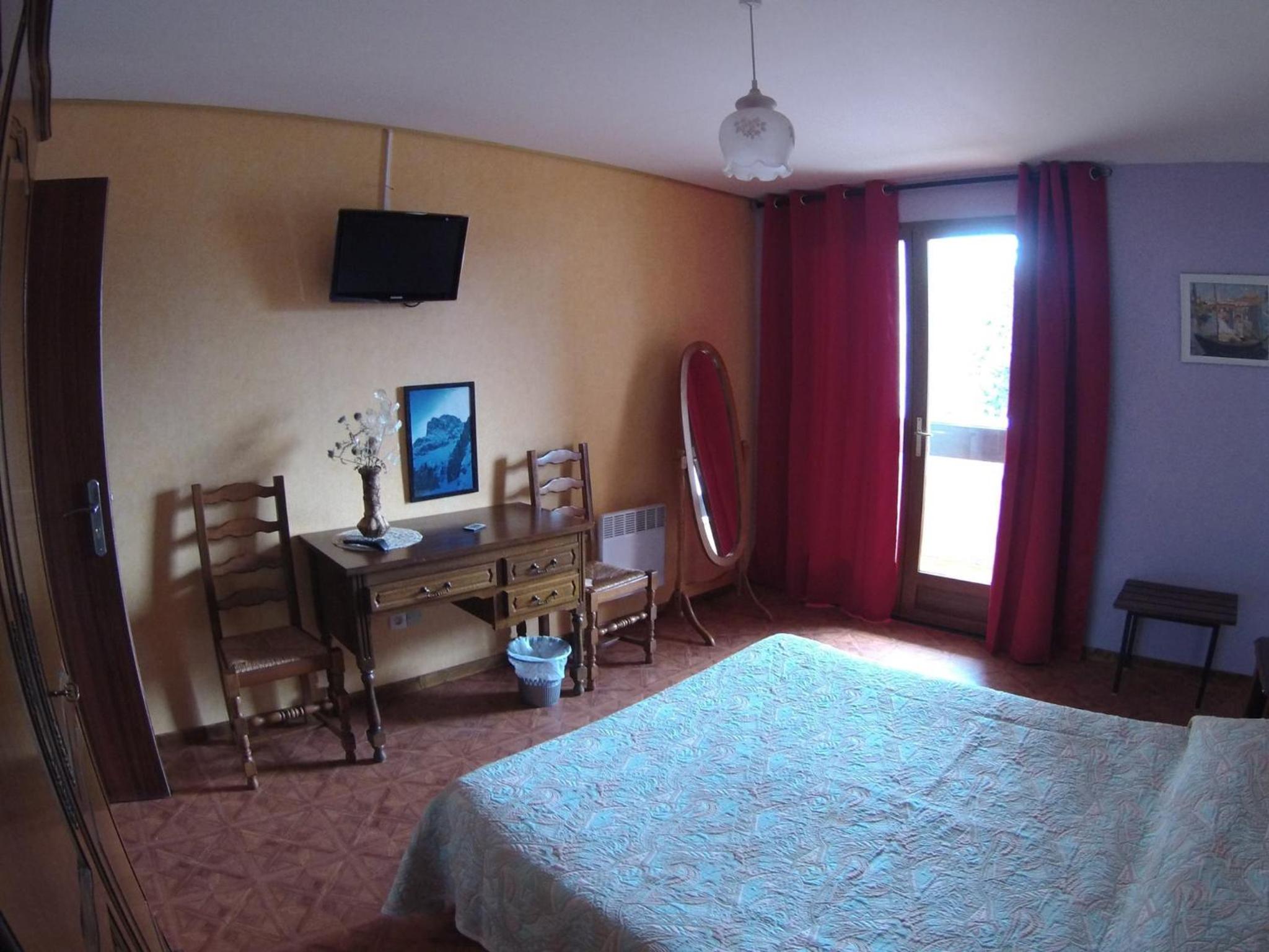 Double Room with Balcony and Mountain View - Photo 1