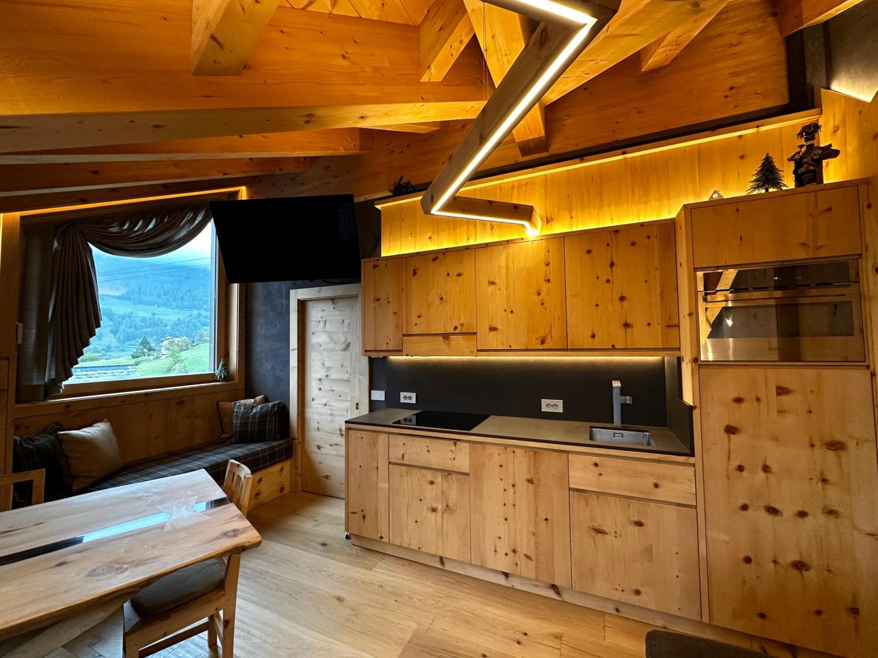 Apartment with Mountain View
