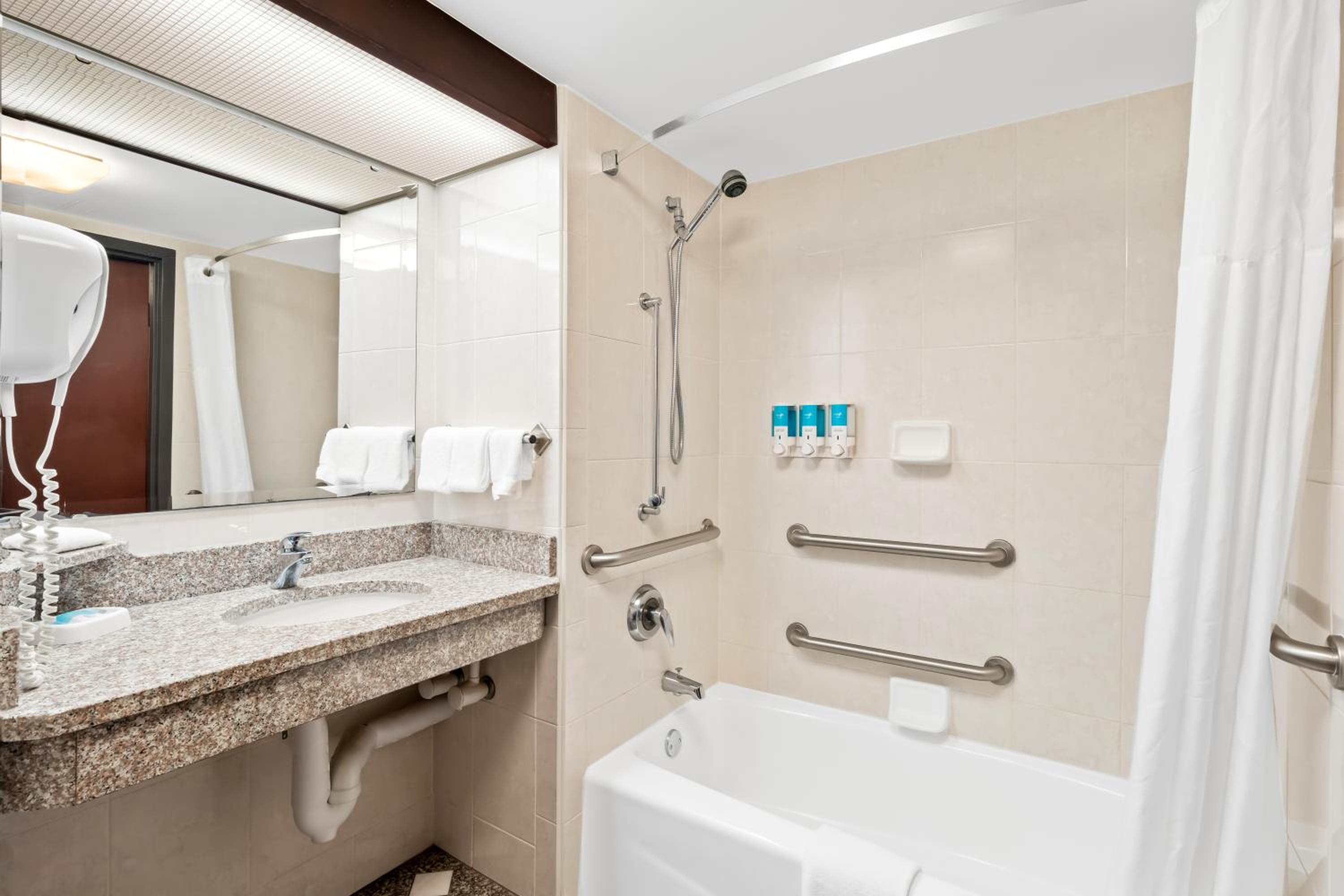 King Room with Tub - Disability Access/Non Smoking - Photo 2