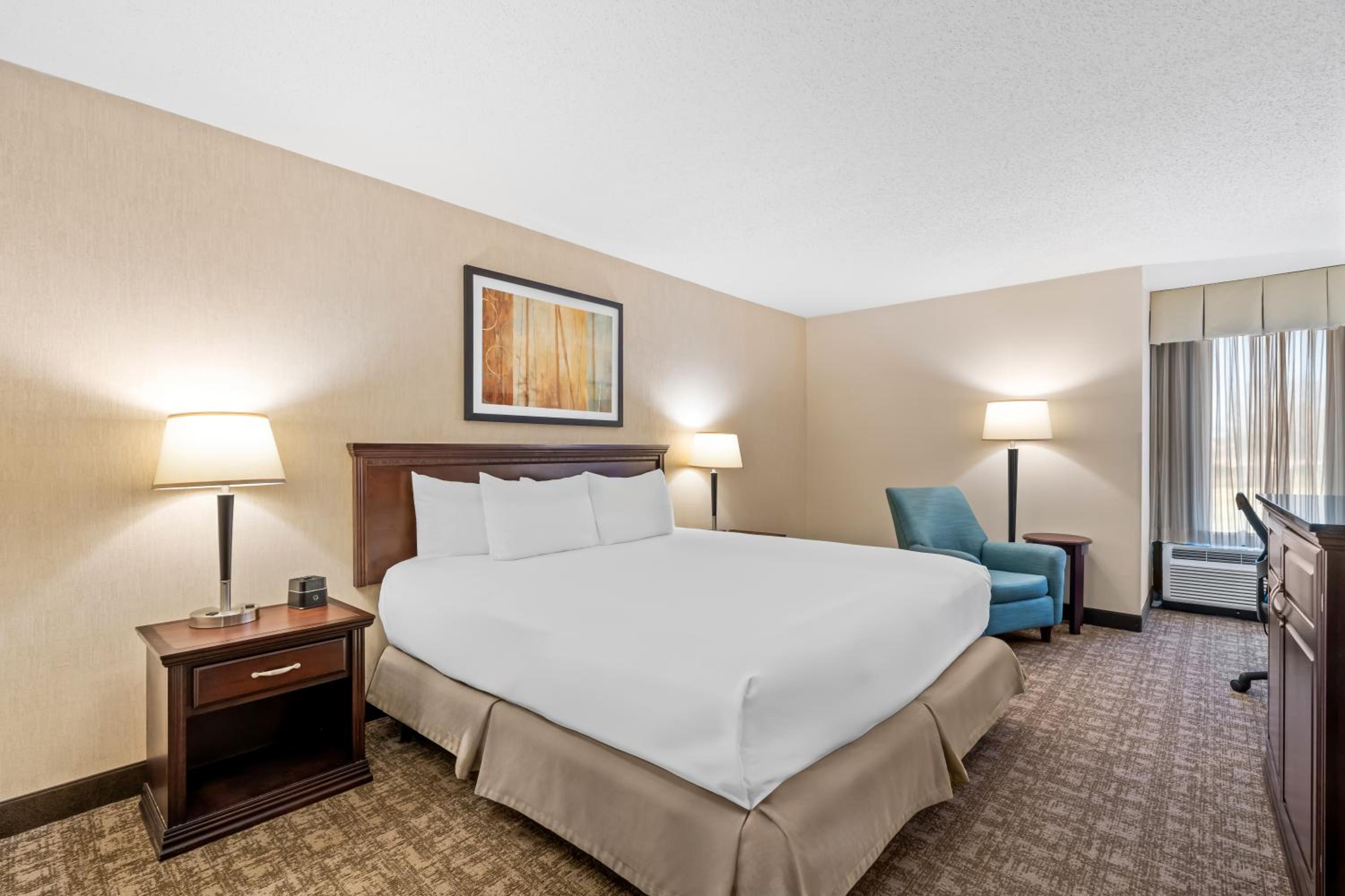 King Room with Tub - Disability Access/Non Smoking - Photo 3