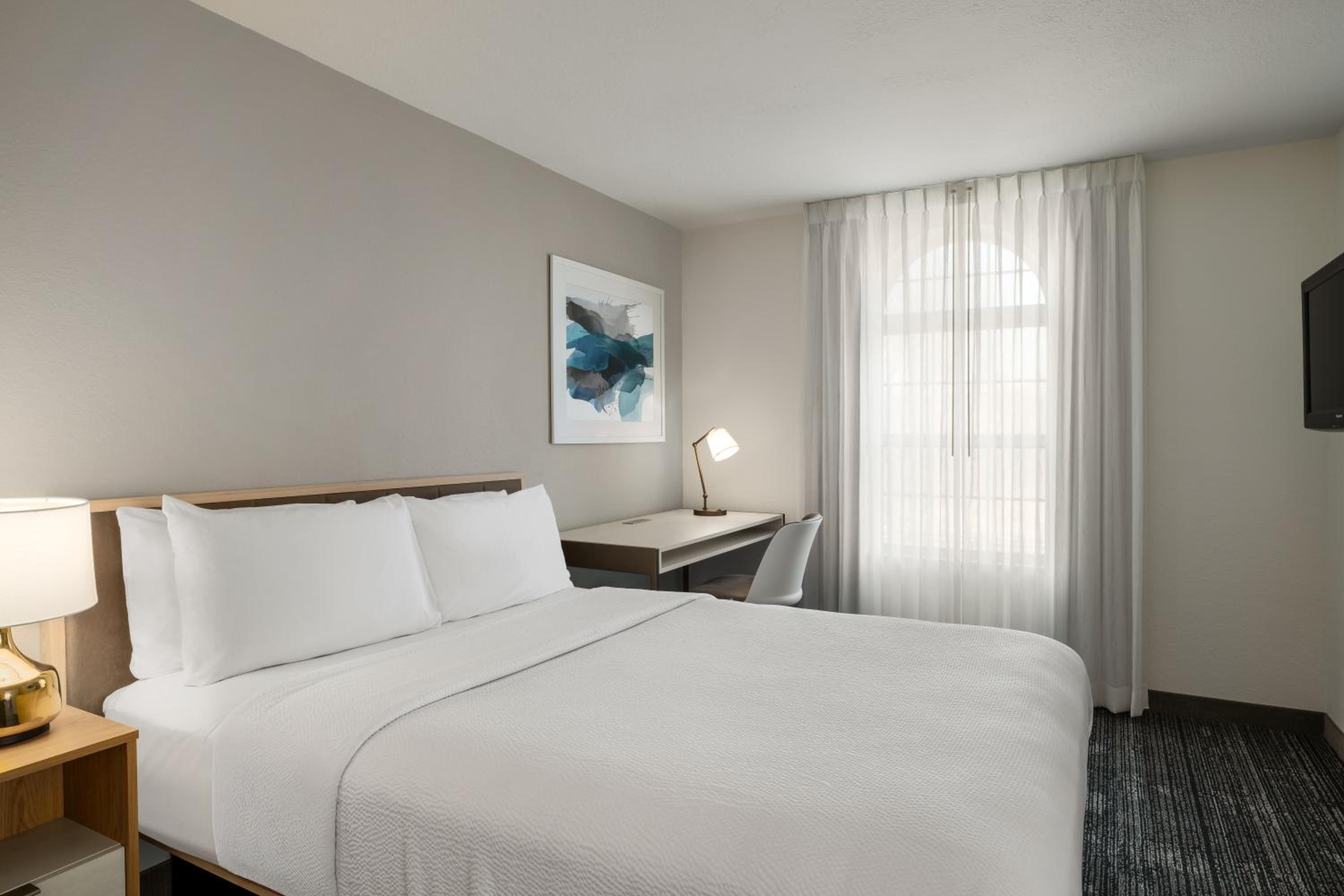 One-Bedroom Queen Suite with Sofa Bed - Mobility Accessible with Tub