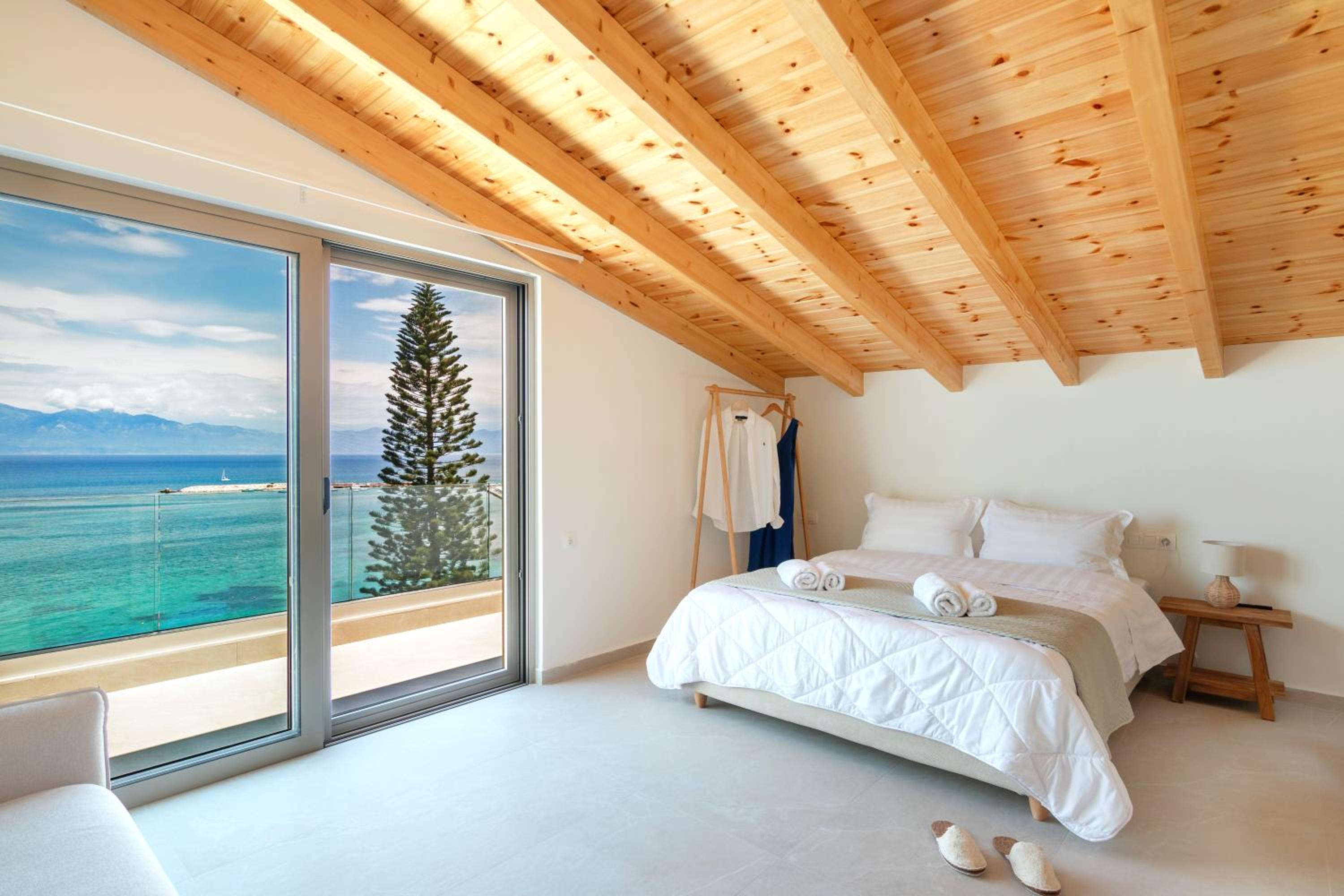 Deluxe One-Bedroom Apartment with Ocean View