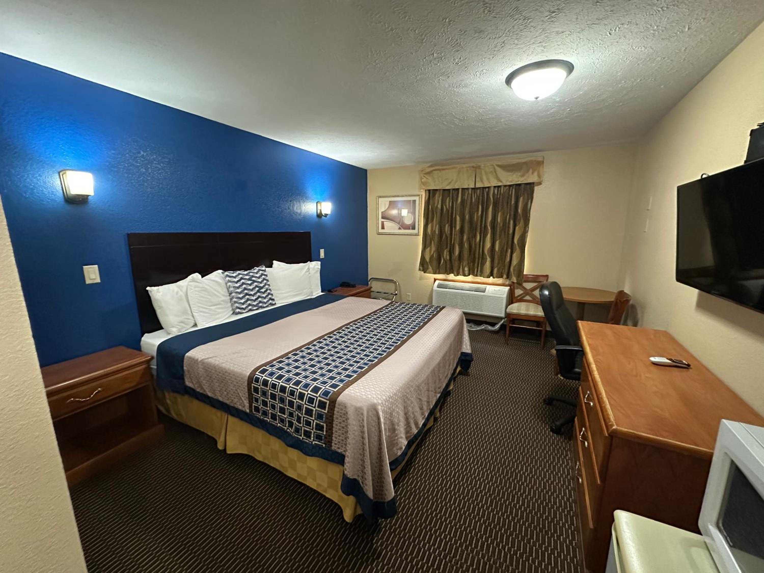 Deluxe King Suite photo 3