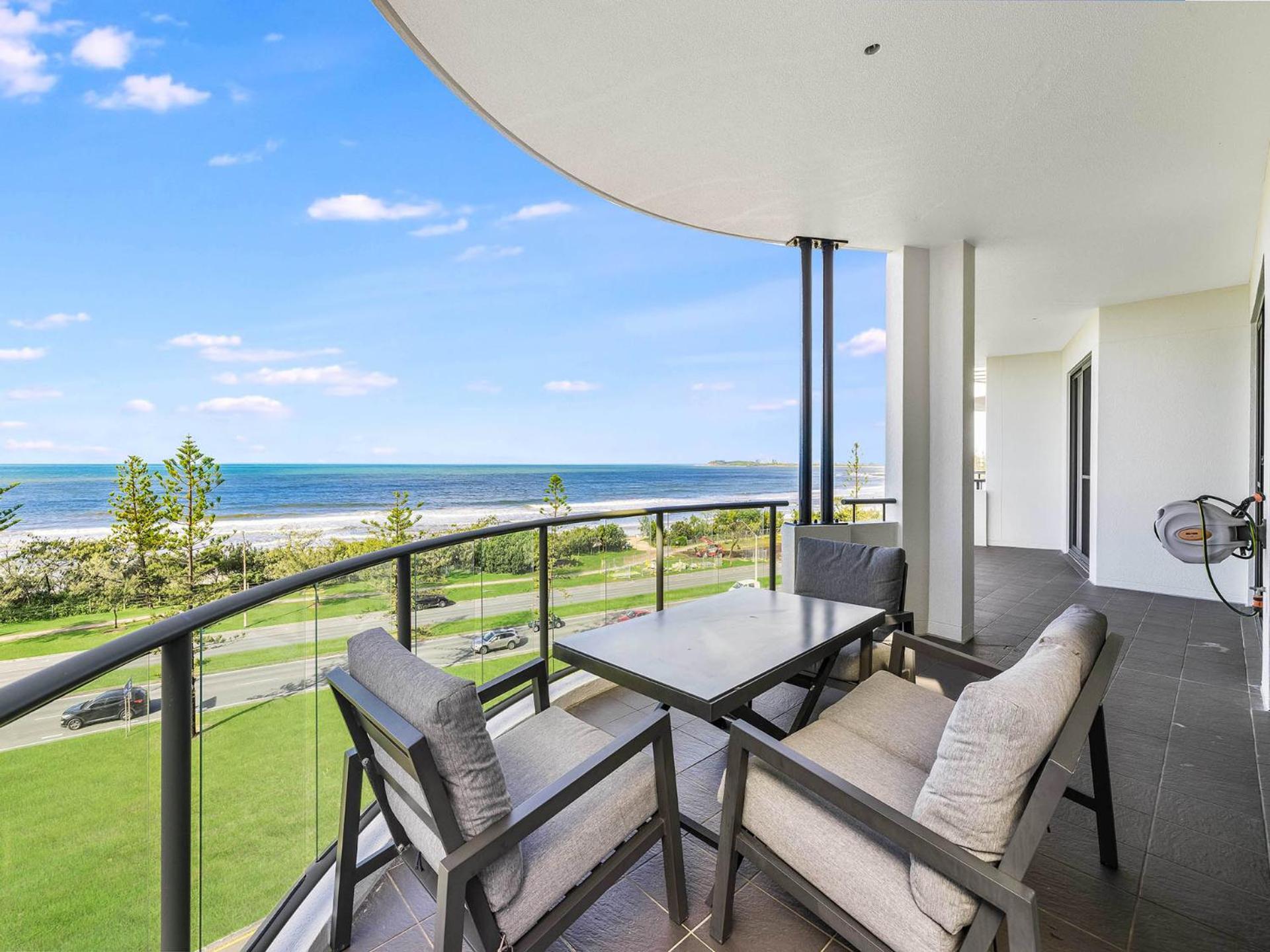 1 Bedroom Penthouse, Private Bar