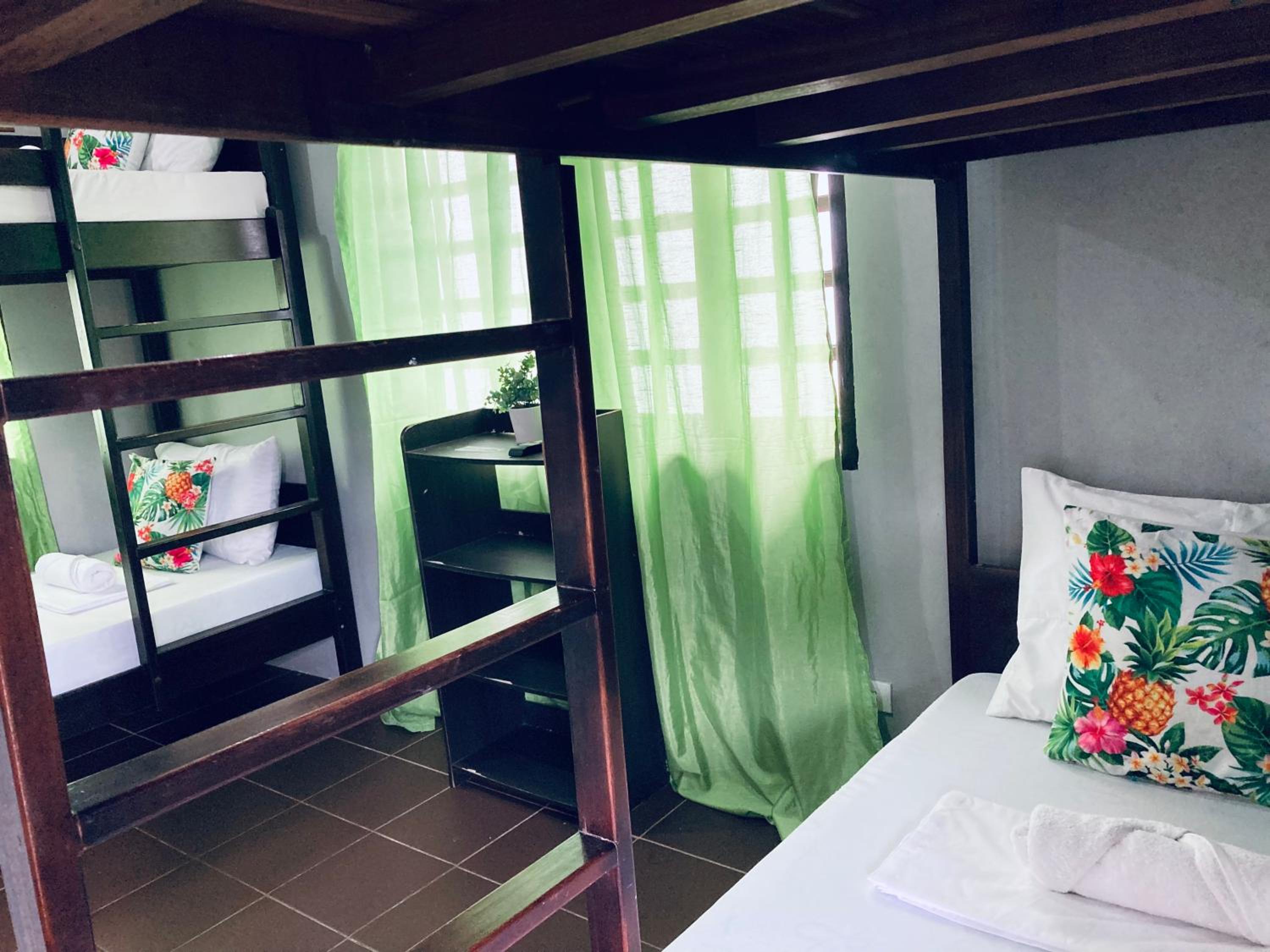 Standard Quadruple Room - Photo 2