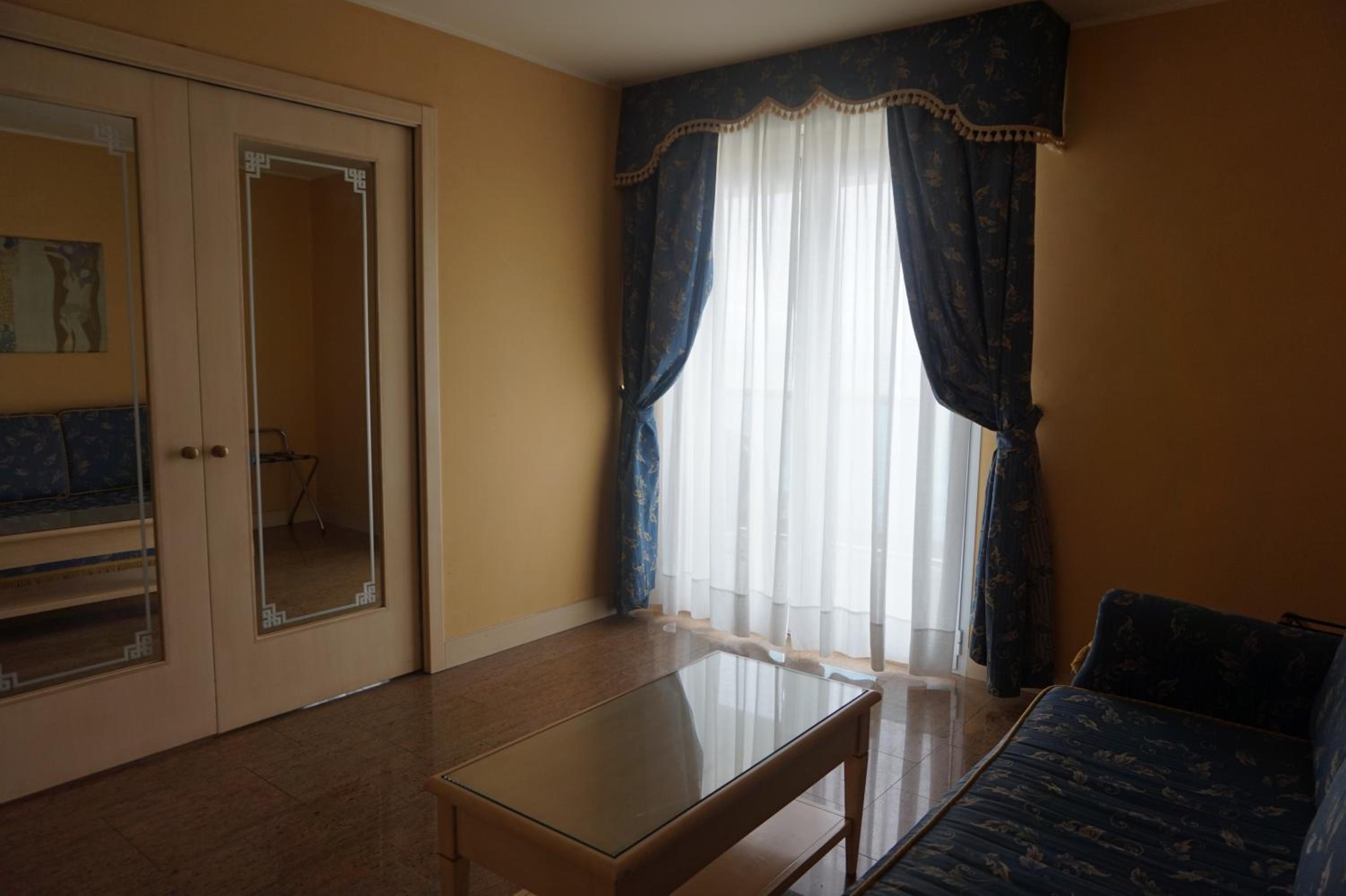 Suite with Balcony - Photo 2