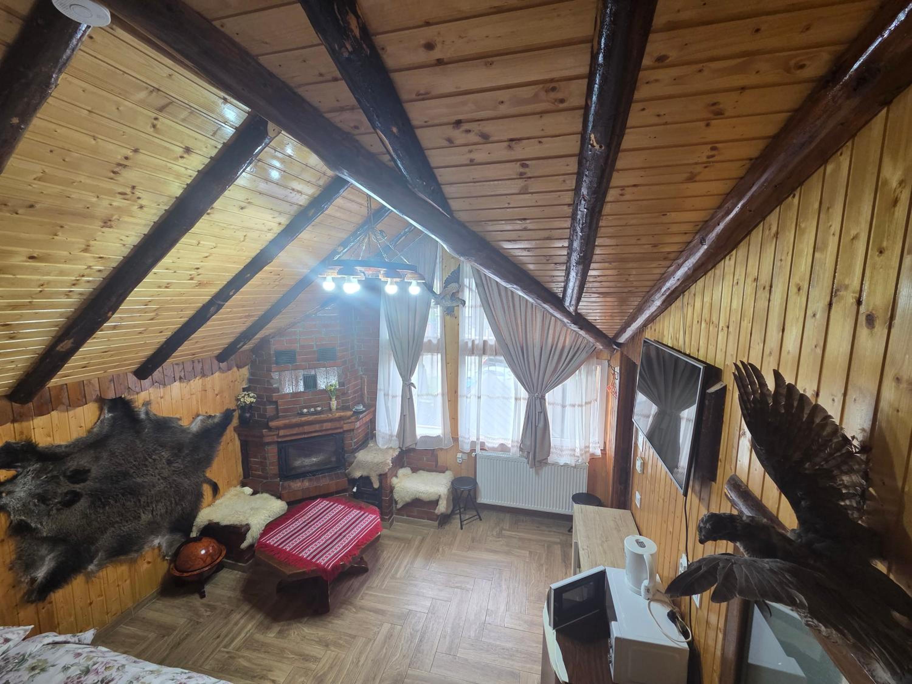 Family Room with Private Bathroom - Photo 2