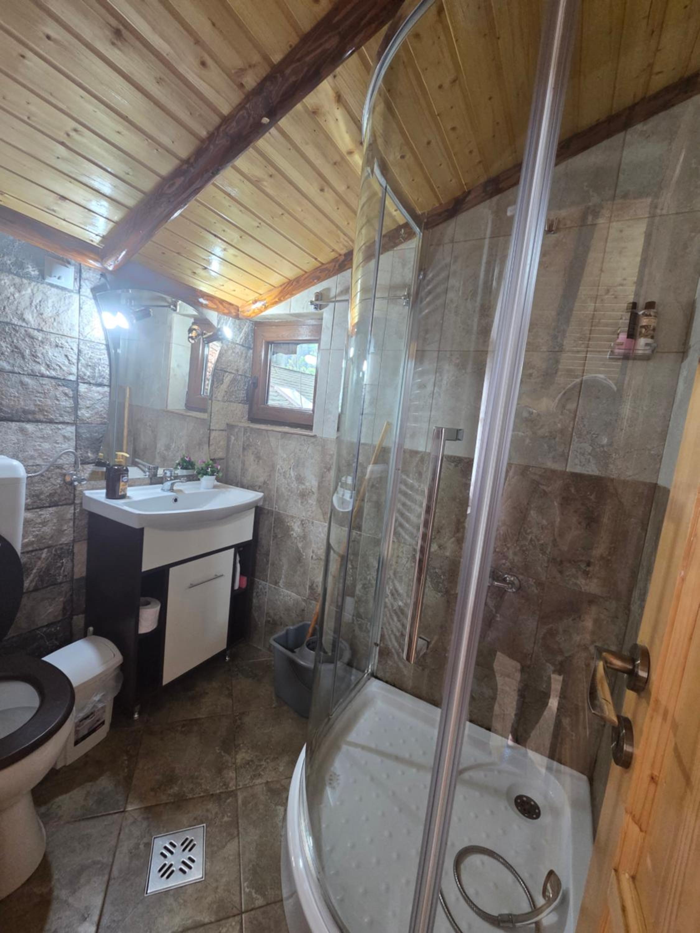 Family Room with Private Bathroom - Photo 3