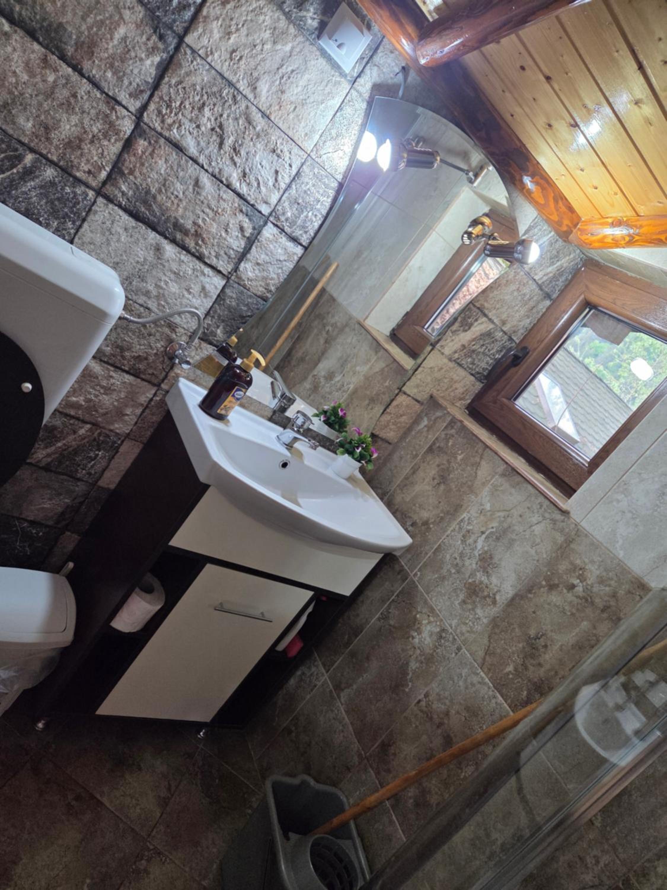 Family Room with Private Bathroom - Photo 4