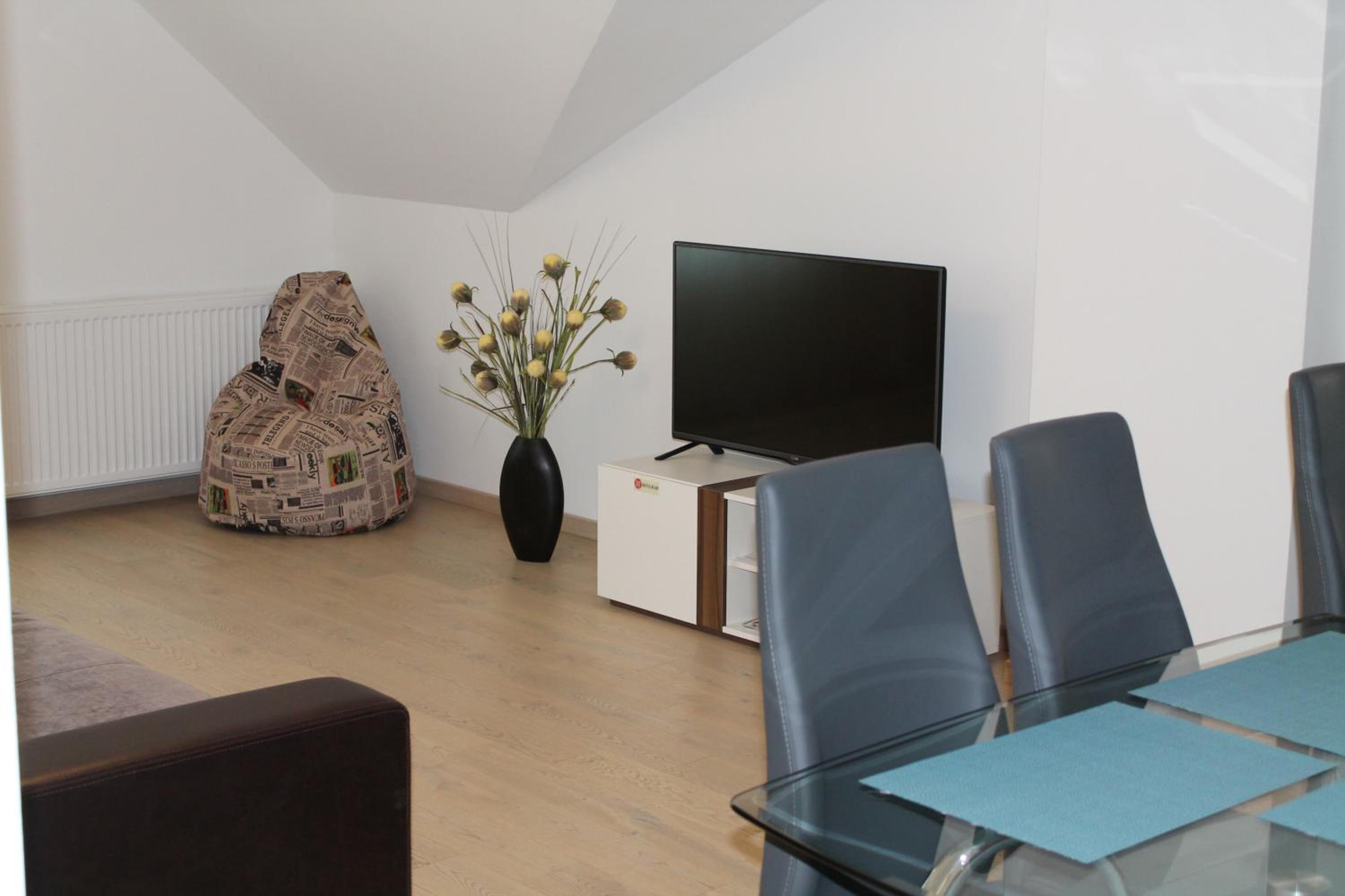 Three-Bedroom Apartment photo 2