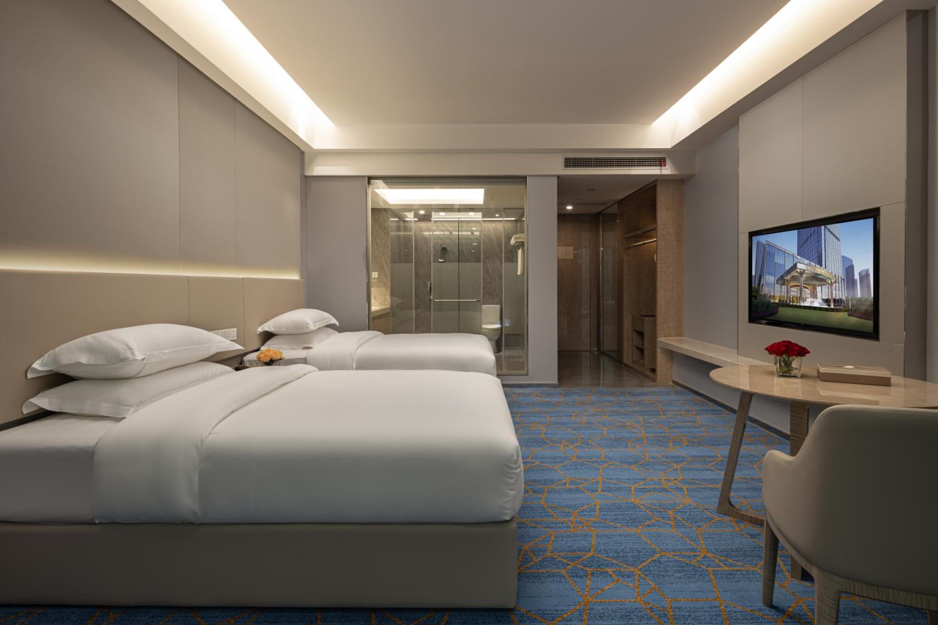 Superior Twin Room with Full Lake View photo 2