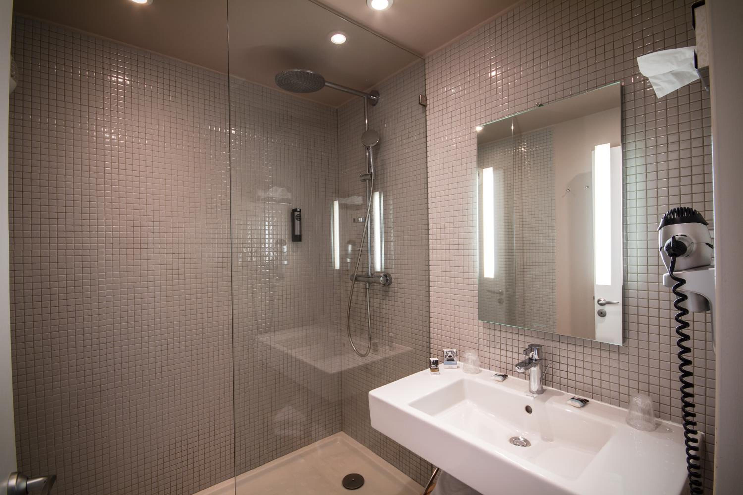 Superior Double Room with Sofa Bed - Photo 2